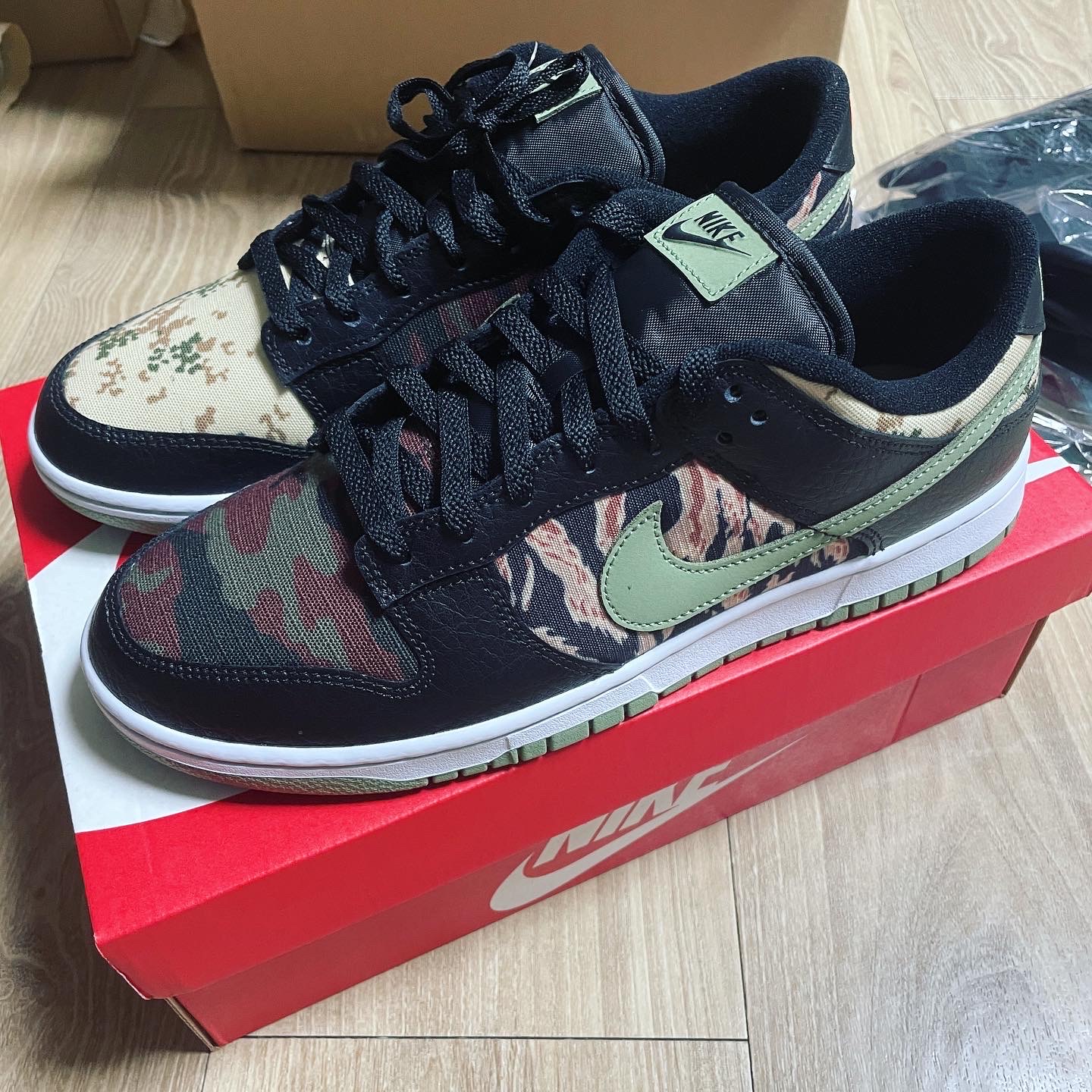 Nike Dunk Low SE Black Multi Camo 착용 스타일 - 1