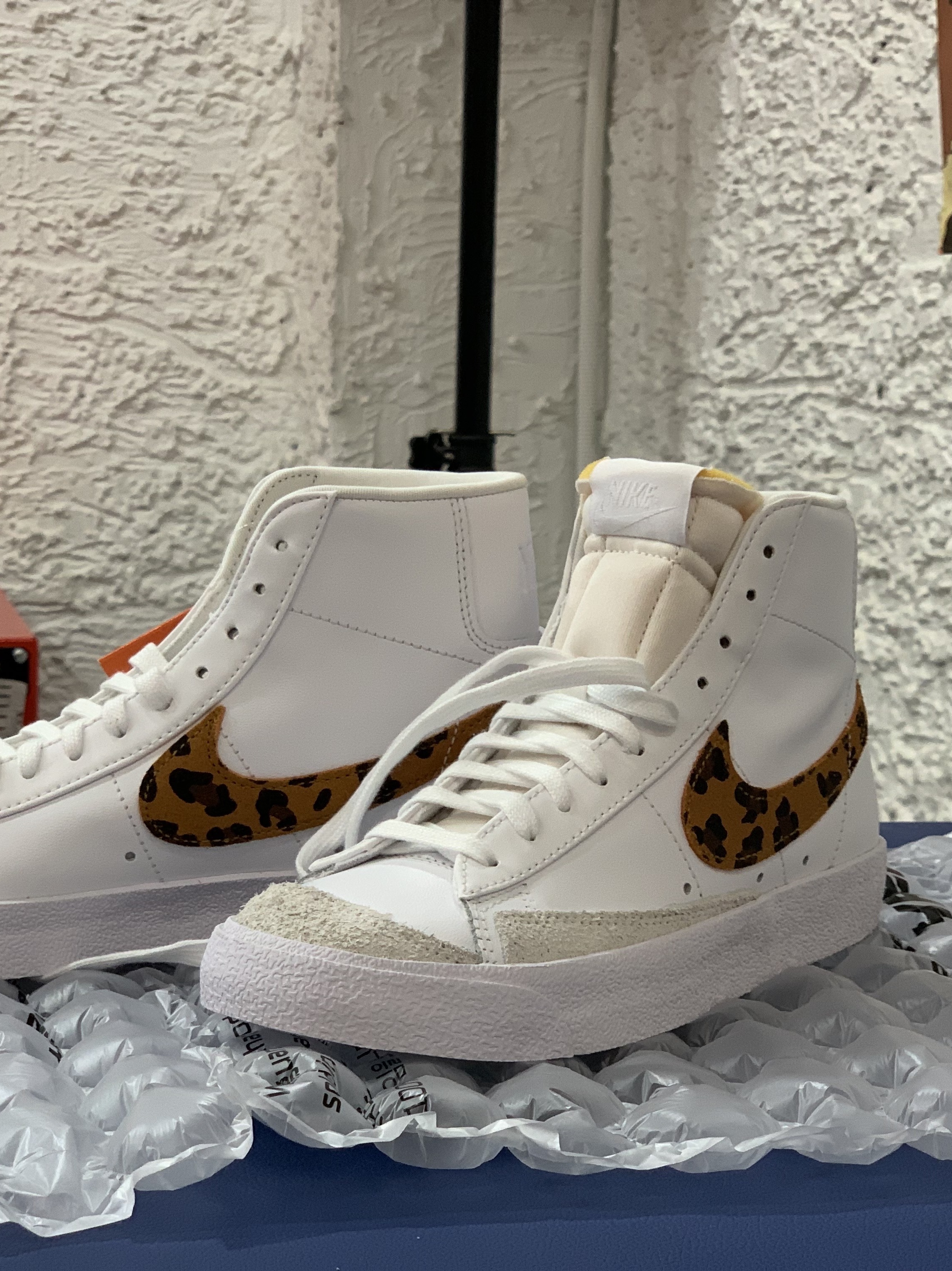 (W) Nike Blazer Mid '77 SE Leopard 착용 스타일 - 3