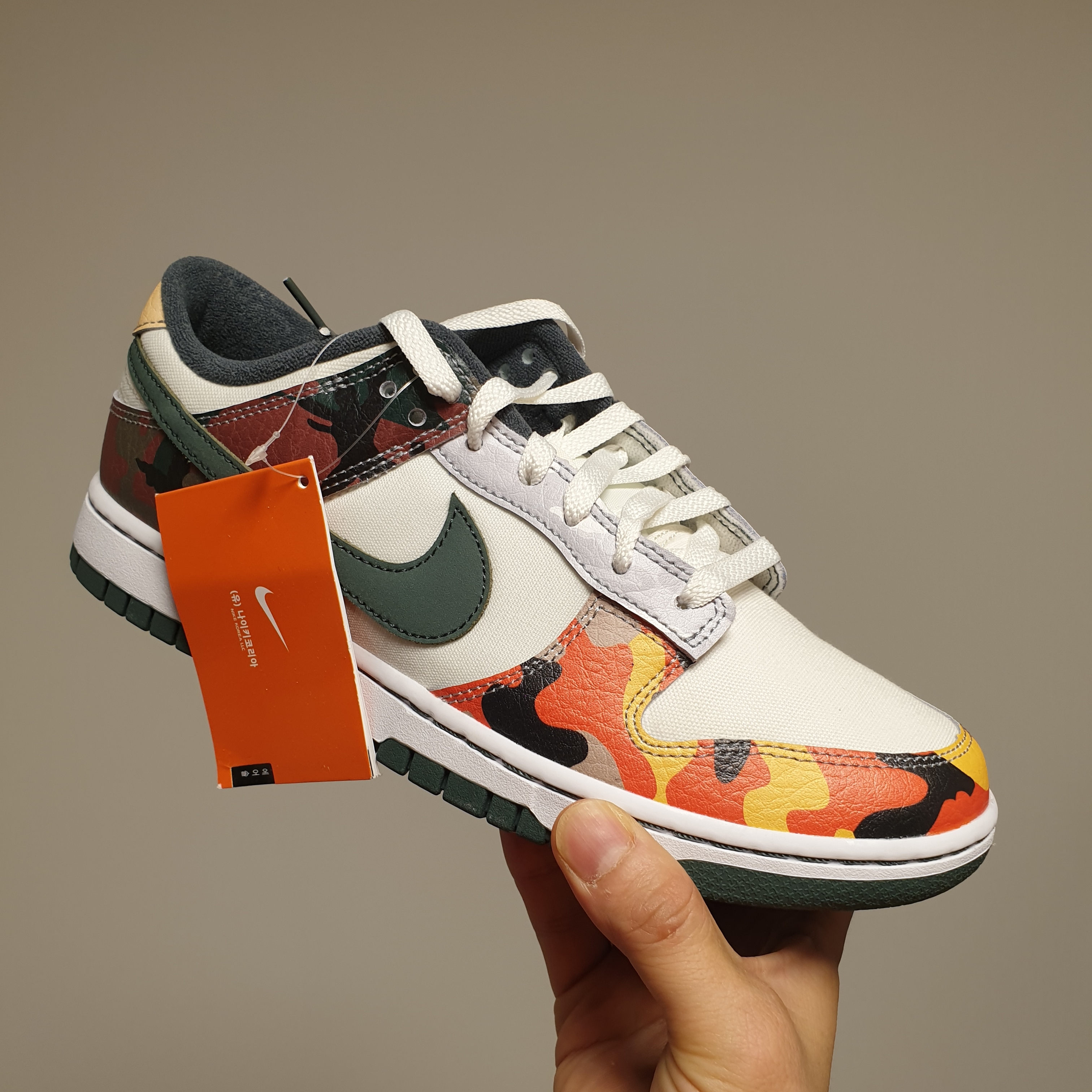 Nike Dunk Low SE Sail Multi Camo, (GS) Nike Dunk Low SE Sail Multi Camo 착용 스타일 - 1