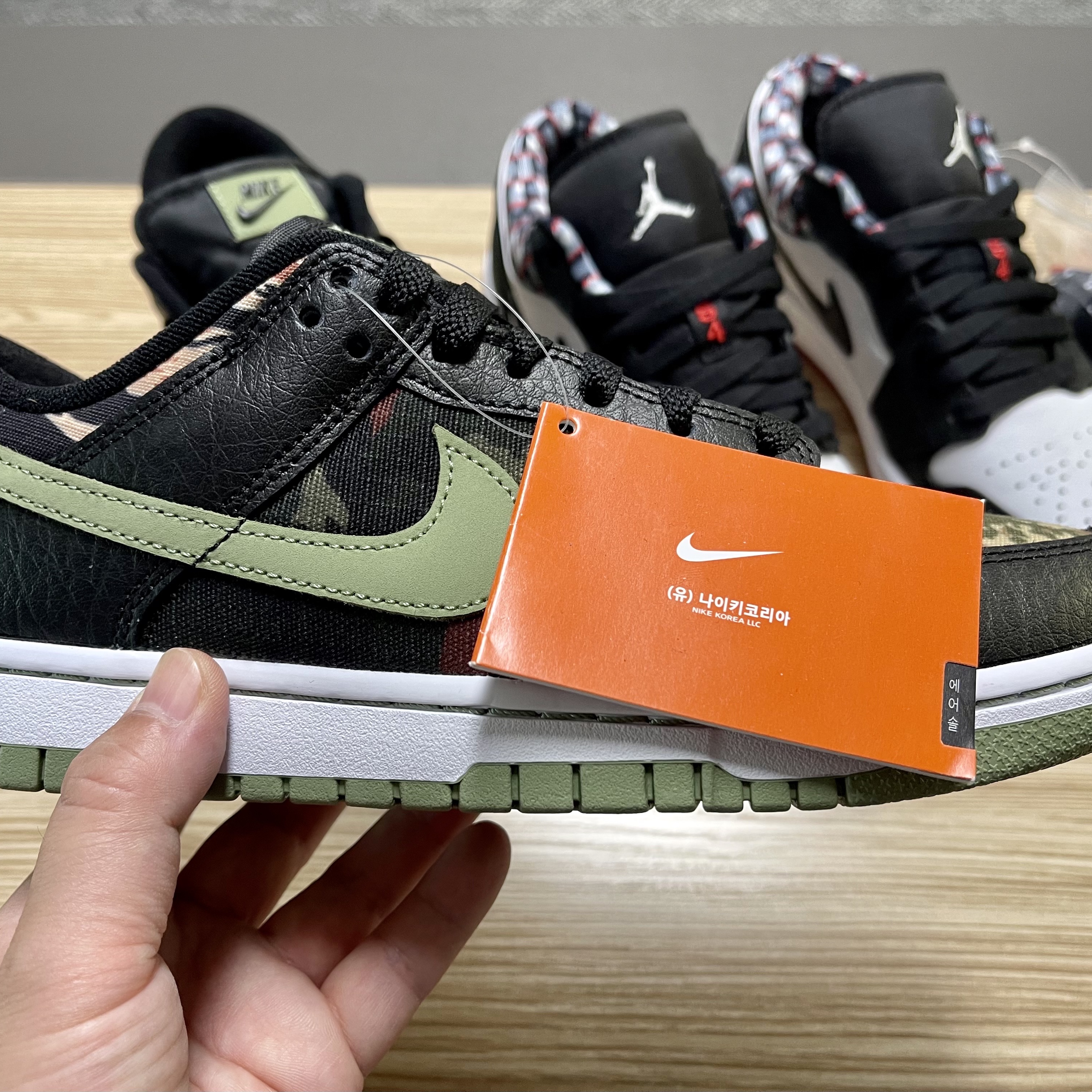 Jordan 1 Low Quai 54 2021, Nike Dunk Low SE Black Multi Camo 착용 스타일 - 3