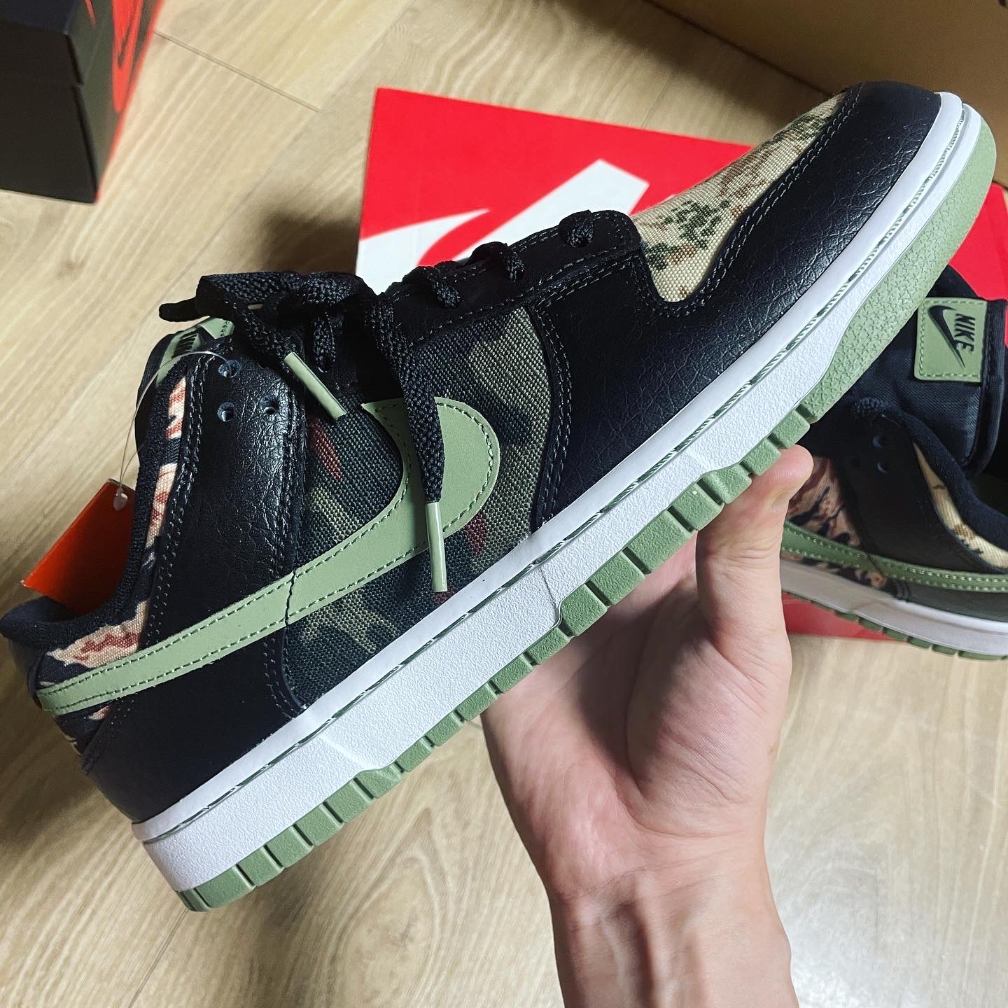 Nike Dunk Low SE Black Multi Camo 착용 스타일 - 3