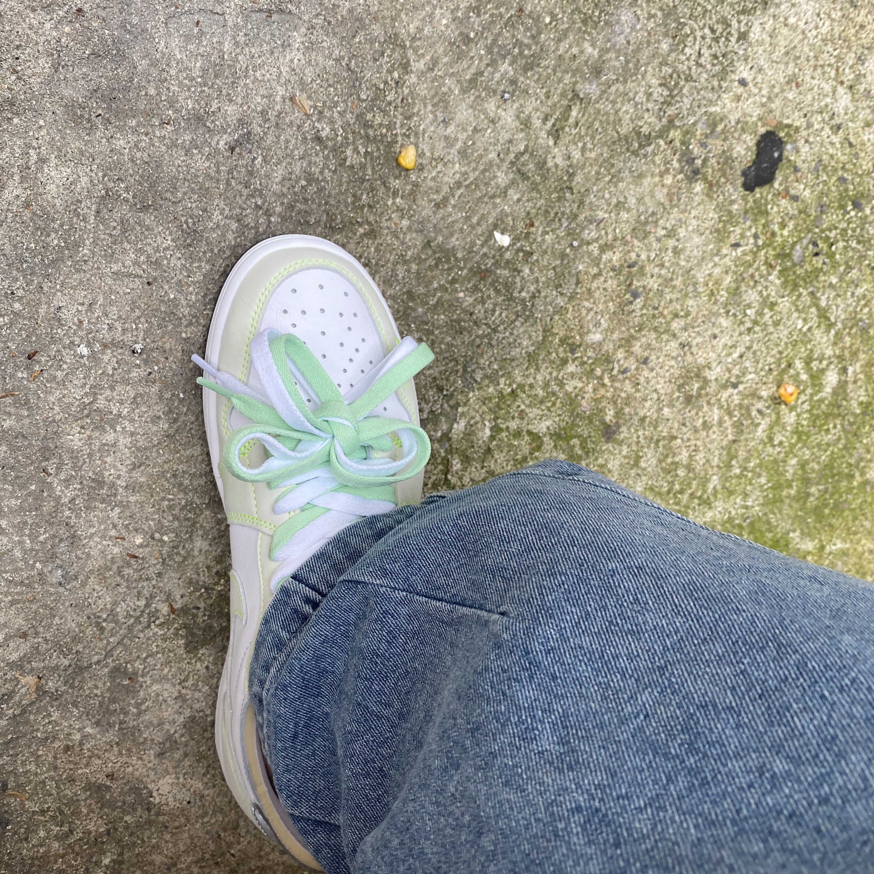 Jordan 1 Low OG Ghost Green 착용 스타일 - 2