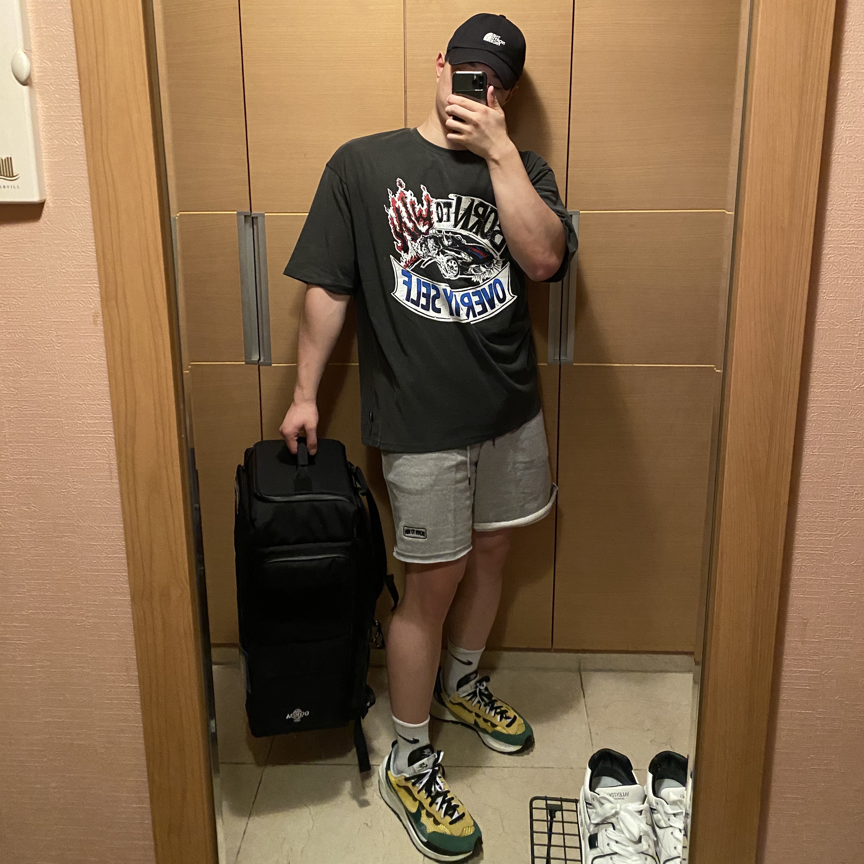 Nike x Sacai VaporWaffle Tour Yellow & Gorge Green Sail 착용 스타일