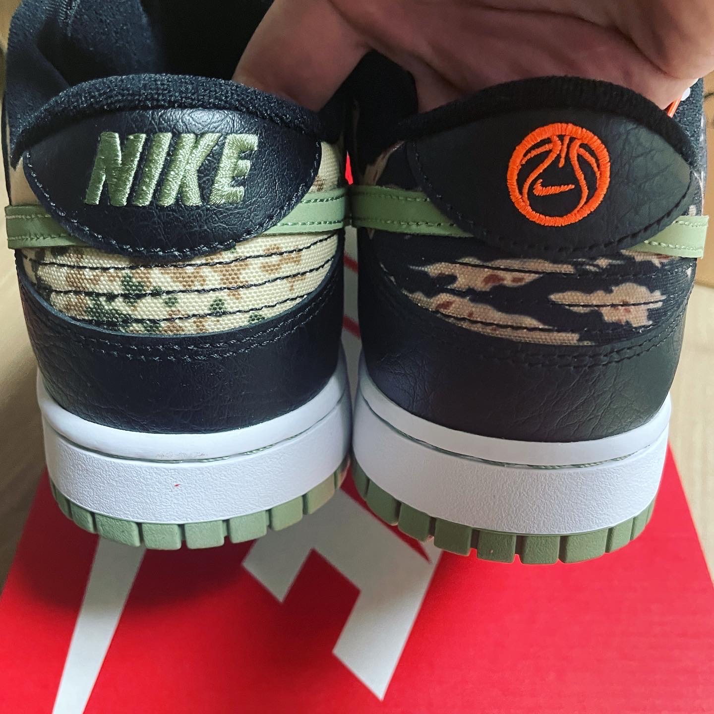 Nike Dunk Low SE Black Multi Camo 착용 스타일 - 4