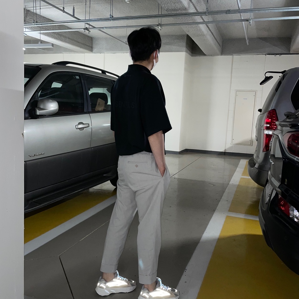 Adidas Yeezy Boost 700 V2 Cream, Essentials Short Sleeve Polo Black - 21SS 착용 스타일 - 2
