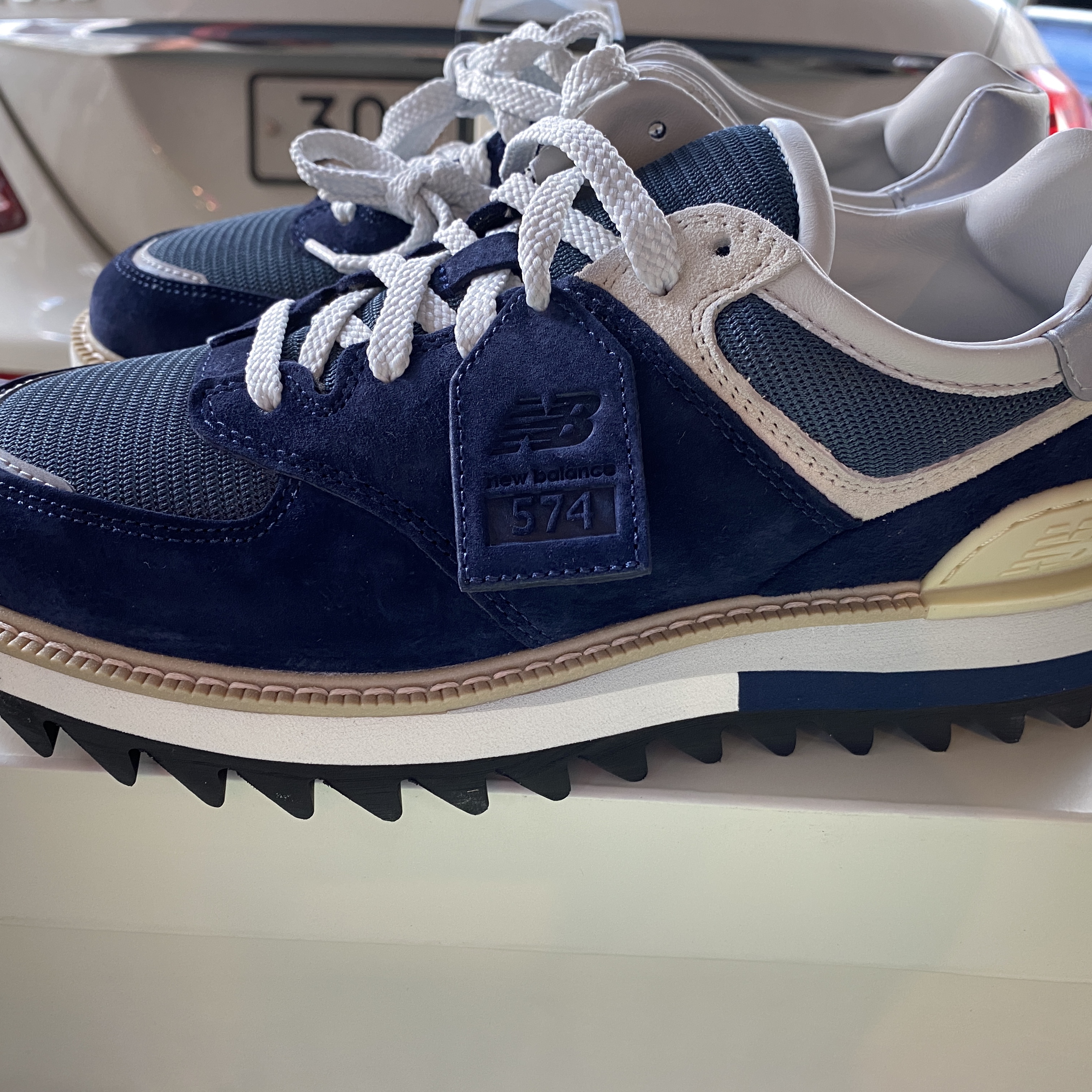 New Balance x Tokyo Design Studio 574 Navy Blue 착용 스타일 - 1