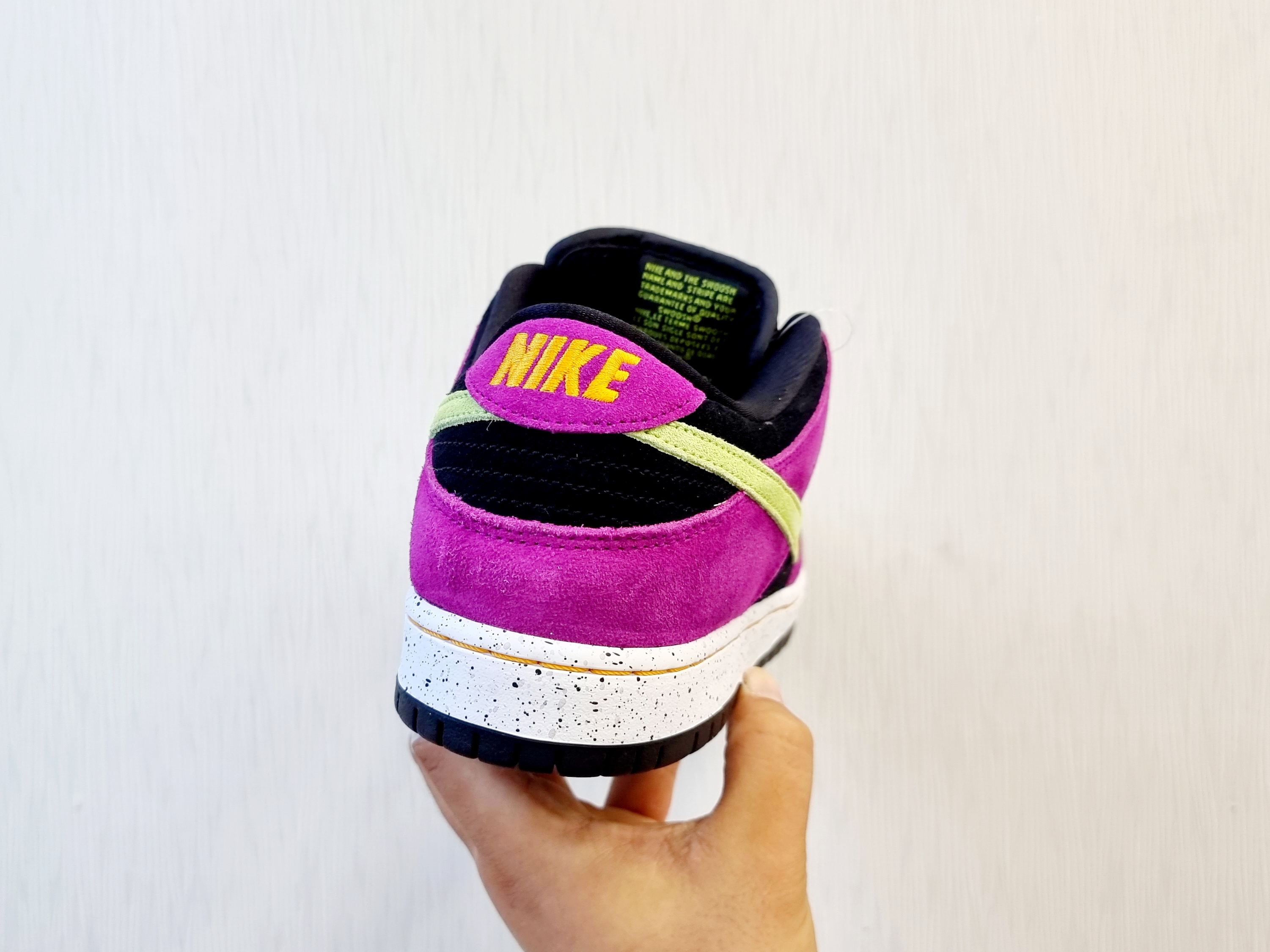 Nike SB Dunk Low Pro Red Plum 착용 스타일 - 5