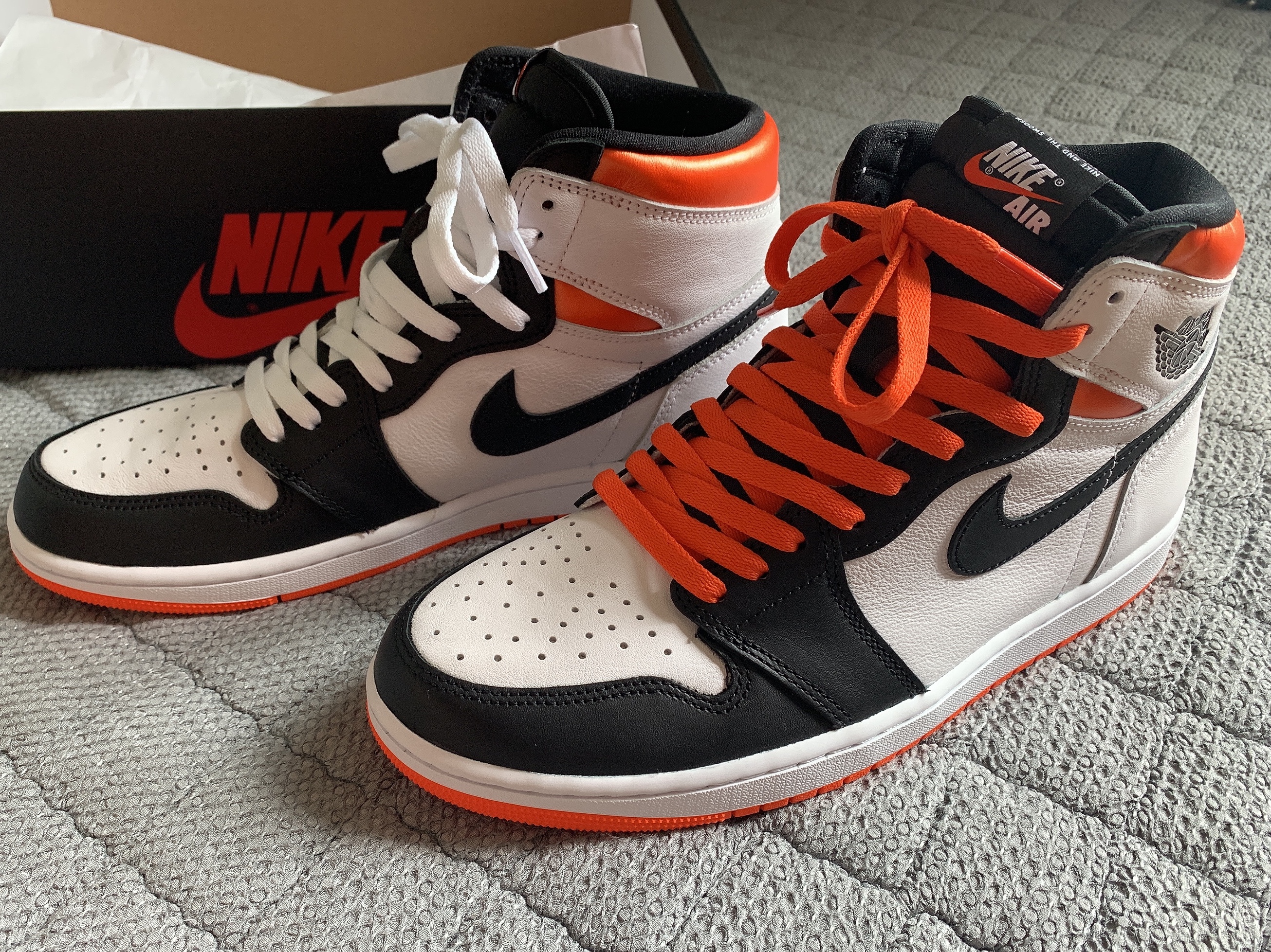 Jordan 1 Retro High OG Electro Orange 착용 스타일