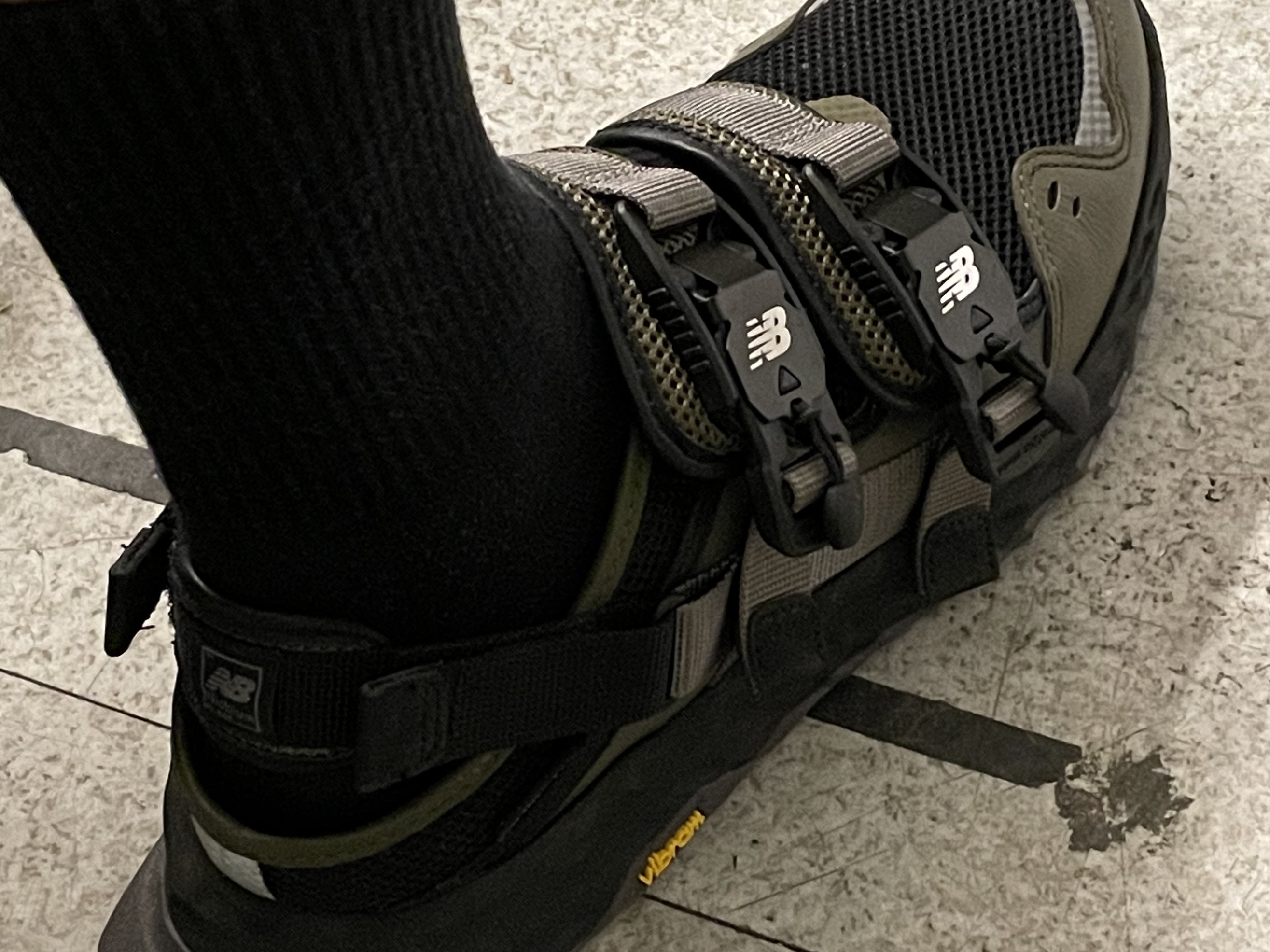New Balance x Tokyo Design Studio x Snow Peak Niobium Concept 2 착용 스타일 - 2