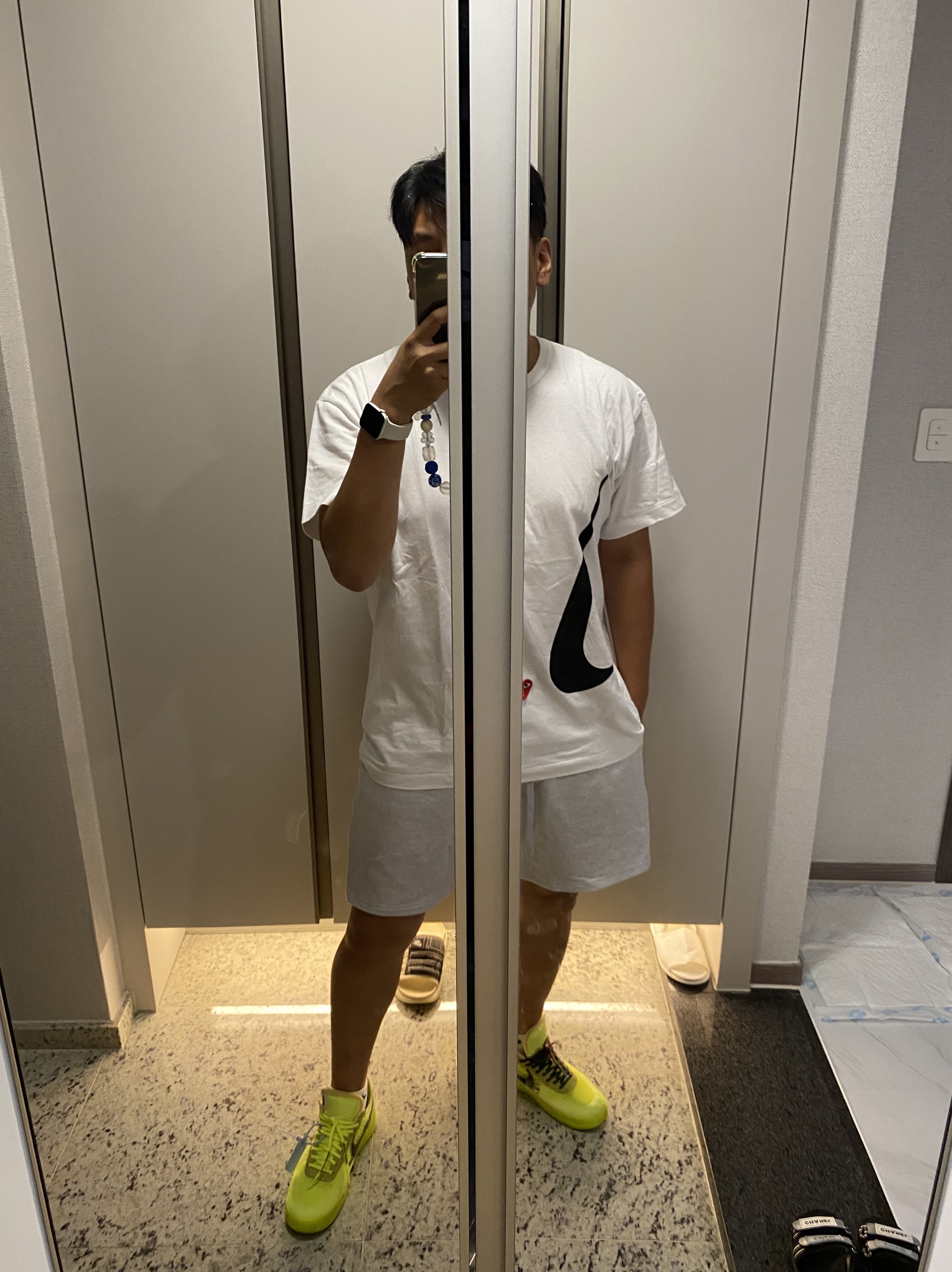 Play Comme des Garcons x Nike T-Shirt White, Nike x Off-White Air Force 1 Low Volt 착용 스타일
