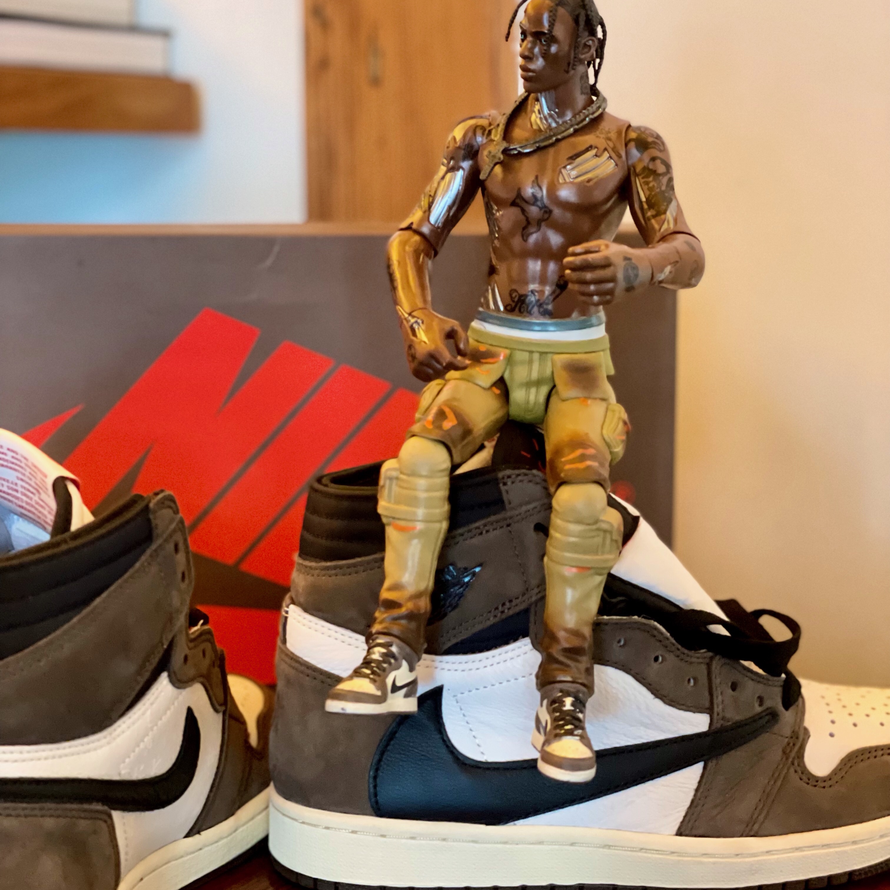 Jordan 1 x Travis Scott Retro High OG SP Mocha 착용 스타일