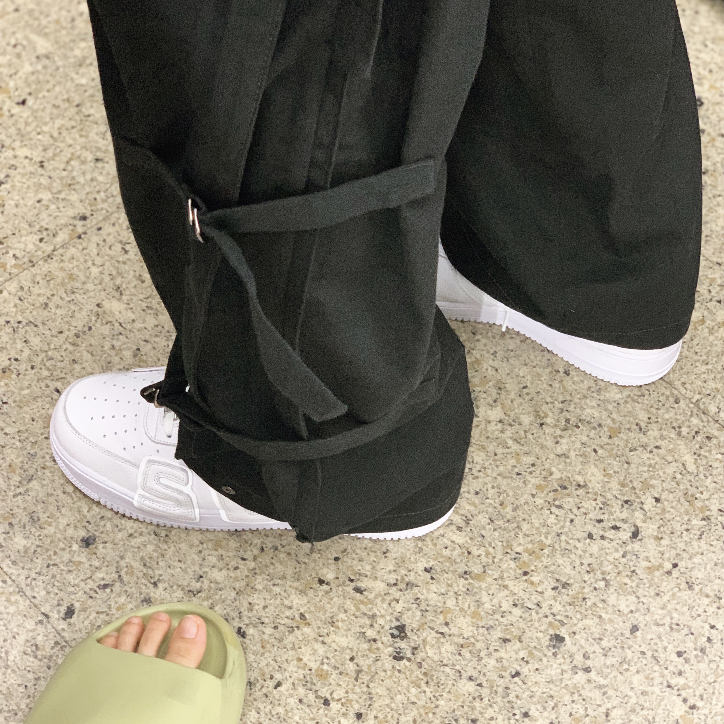 Nike x Cactus Plant Flea Market Air Force 1 Low Premium White 착용 스타일 - 3