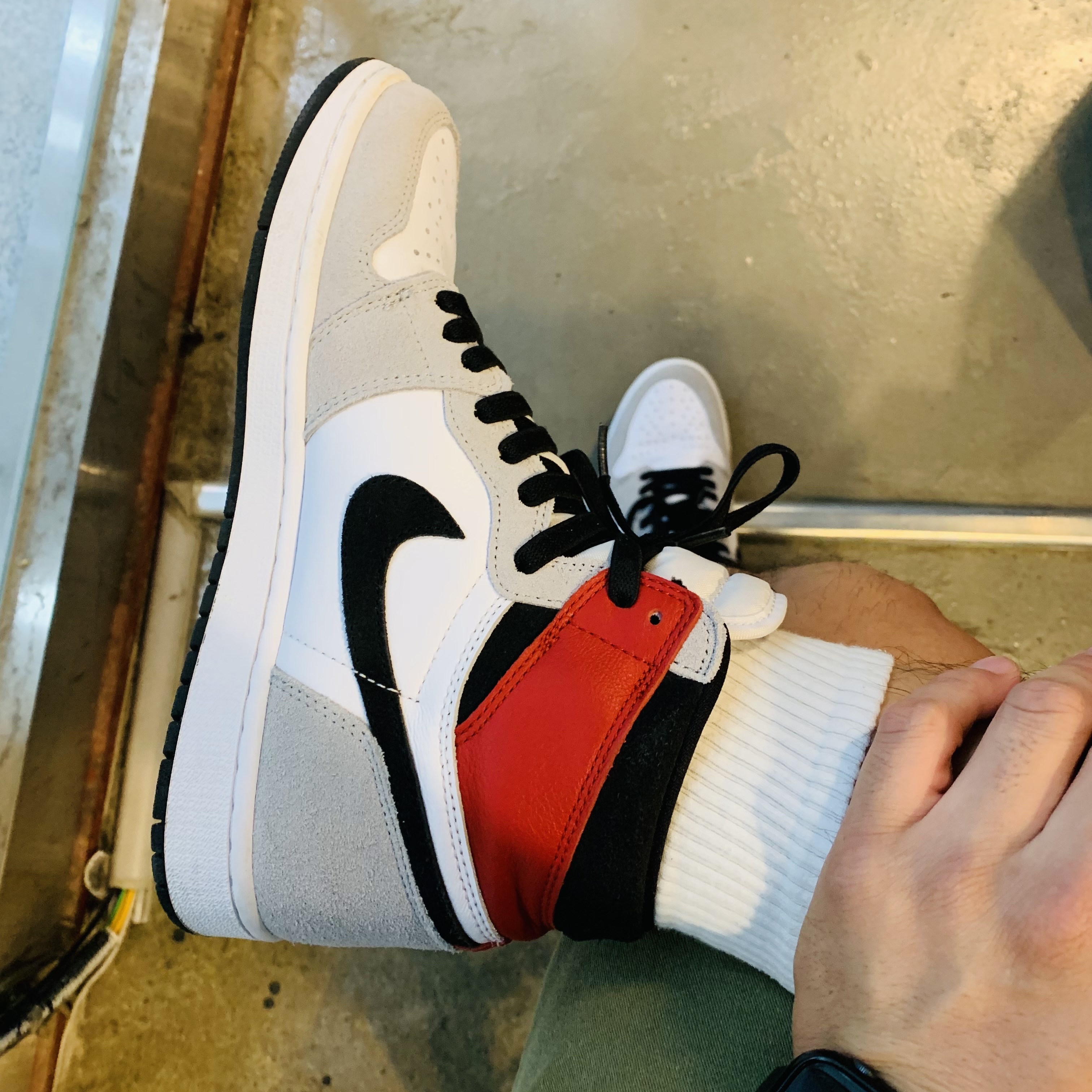 Jordan 1 Retro High OG Light Smoke Grey 착용 스타일