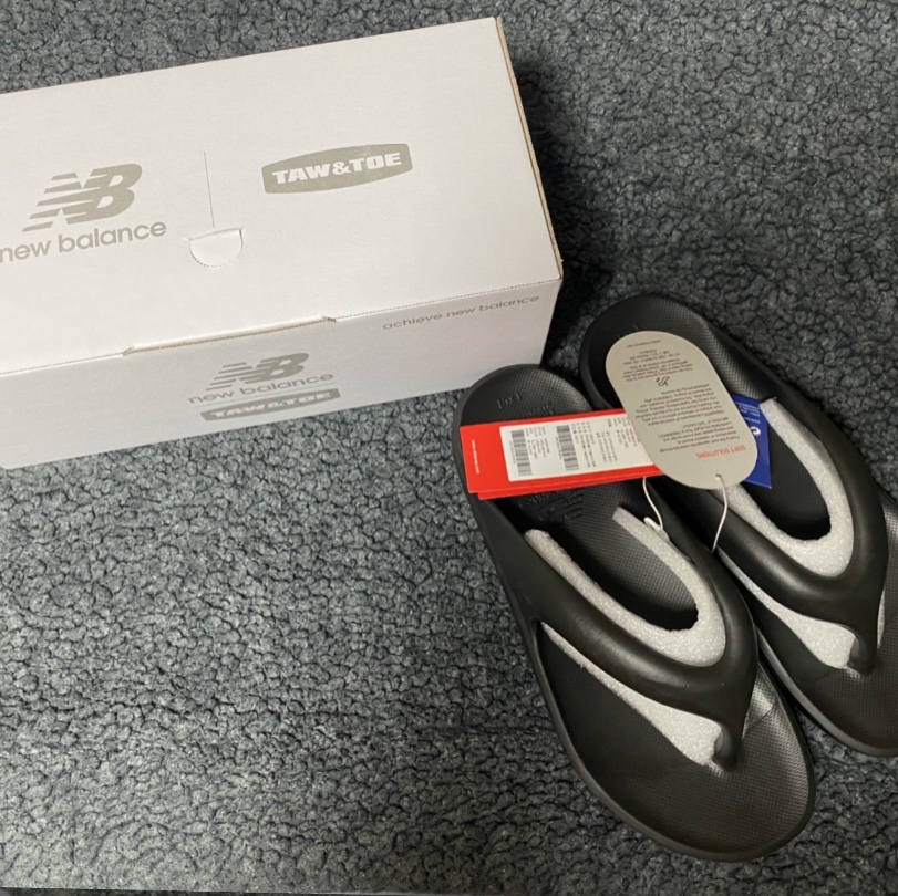 New Balance x Taw&Toe Flip Flop Black, New Balance 327 Orange 착용 스타일 - 3