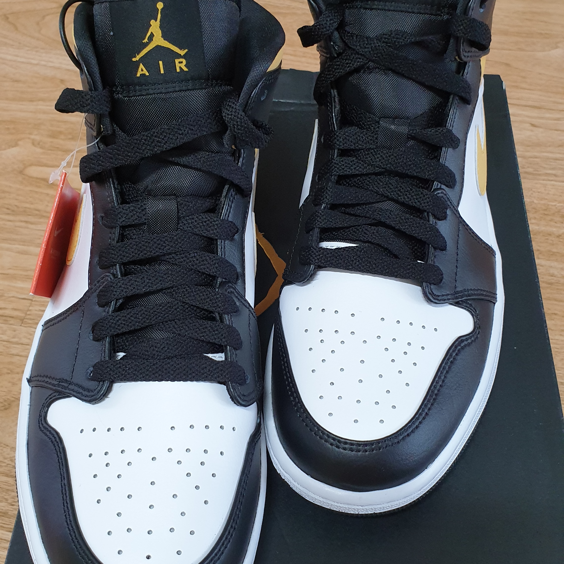 Jordan 1 Mid Pollen 착용 스타일 - 3