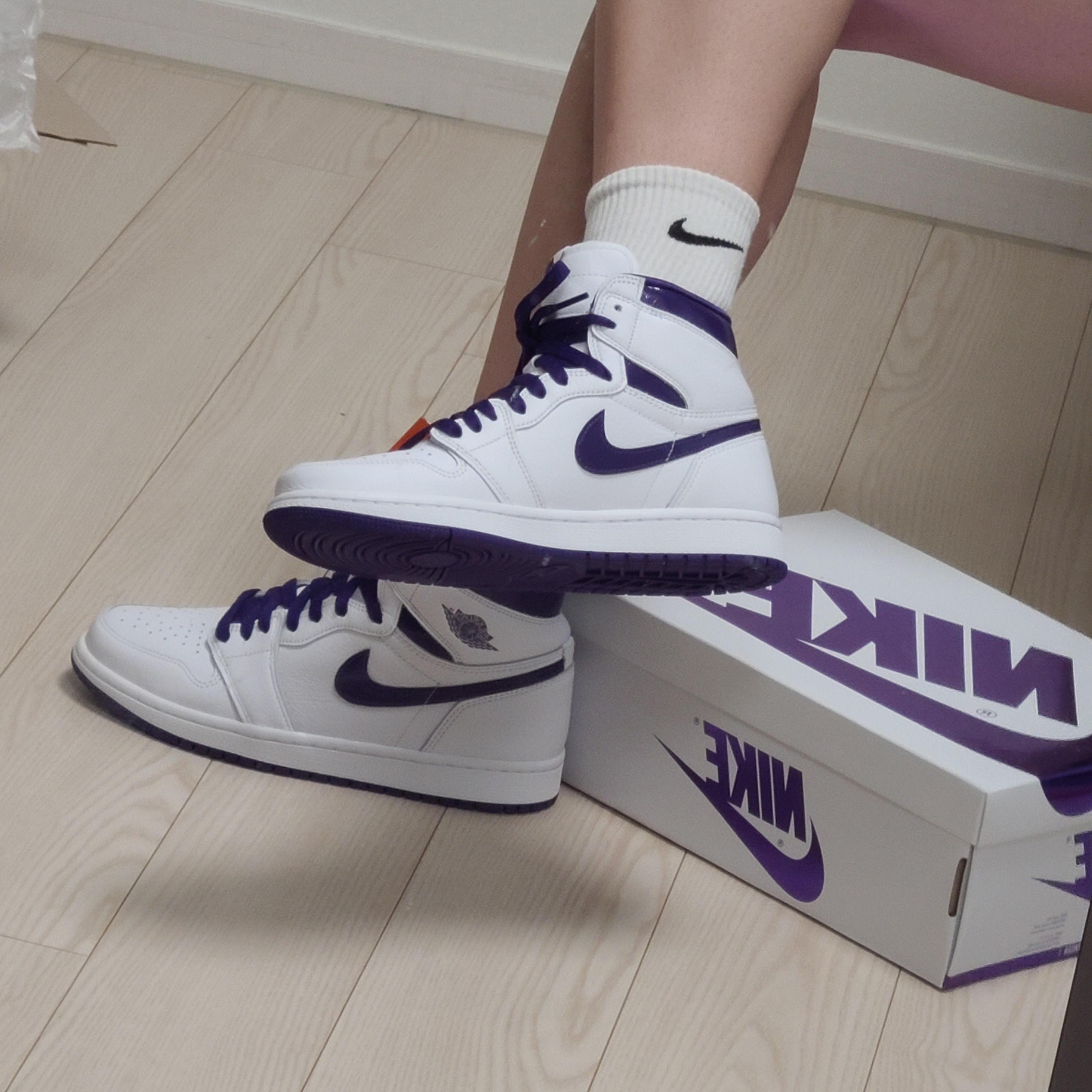 (W) Jordan 1 High OG Court Purple 착용 스타일 - 1