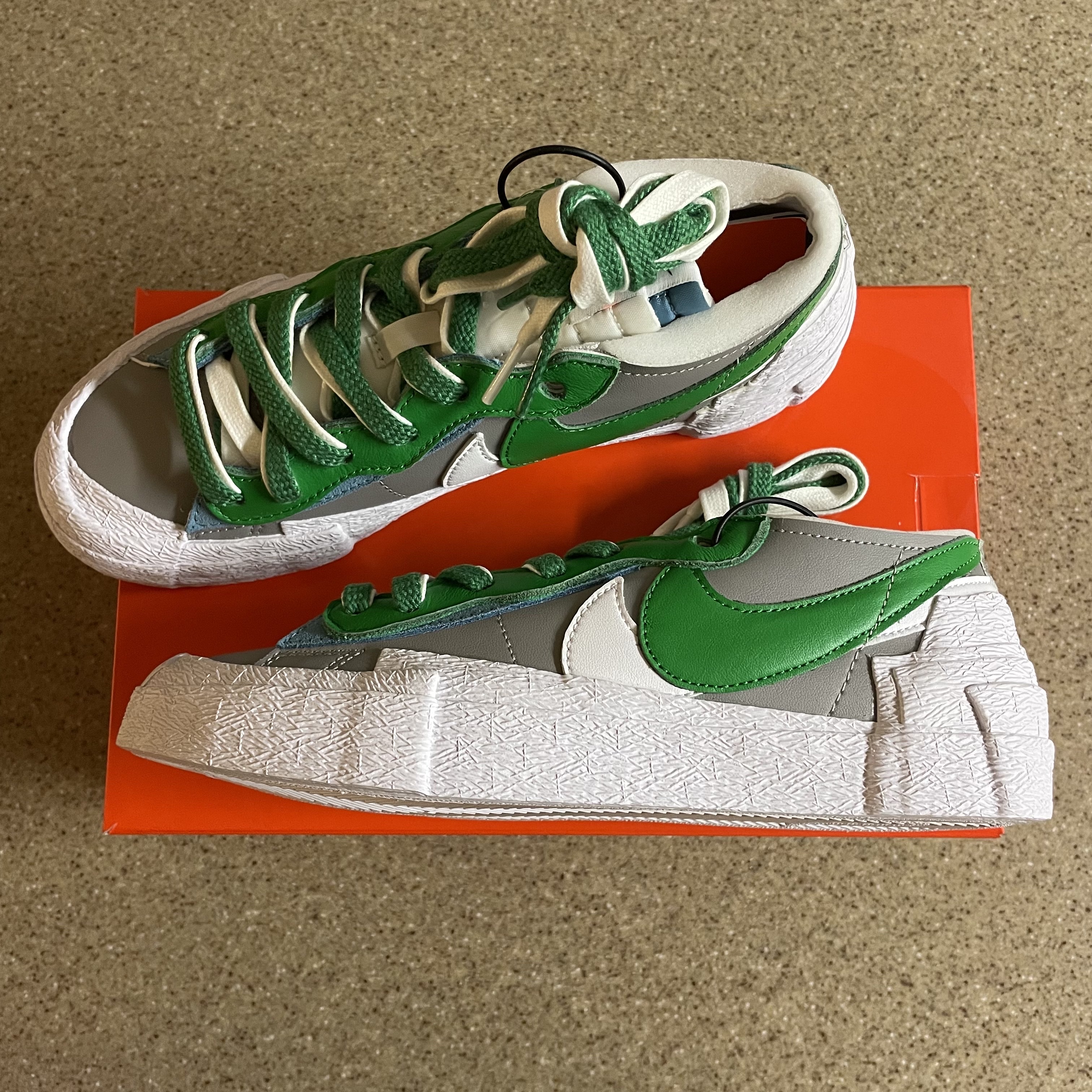 Nike x Sacai Blazer Low Classic Green, (W) Jordan 1 Low White Wolf Grey 착용 스타일 - 1