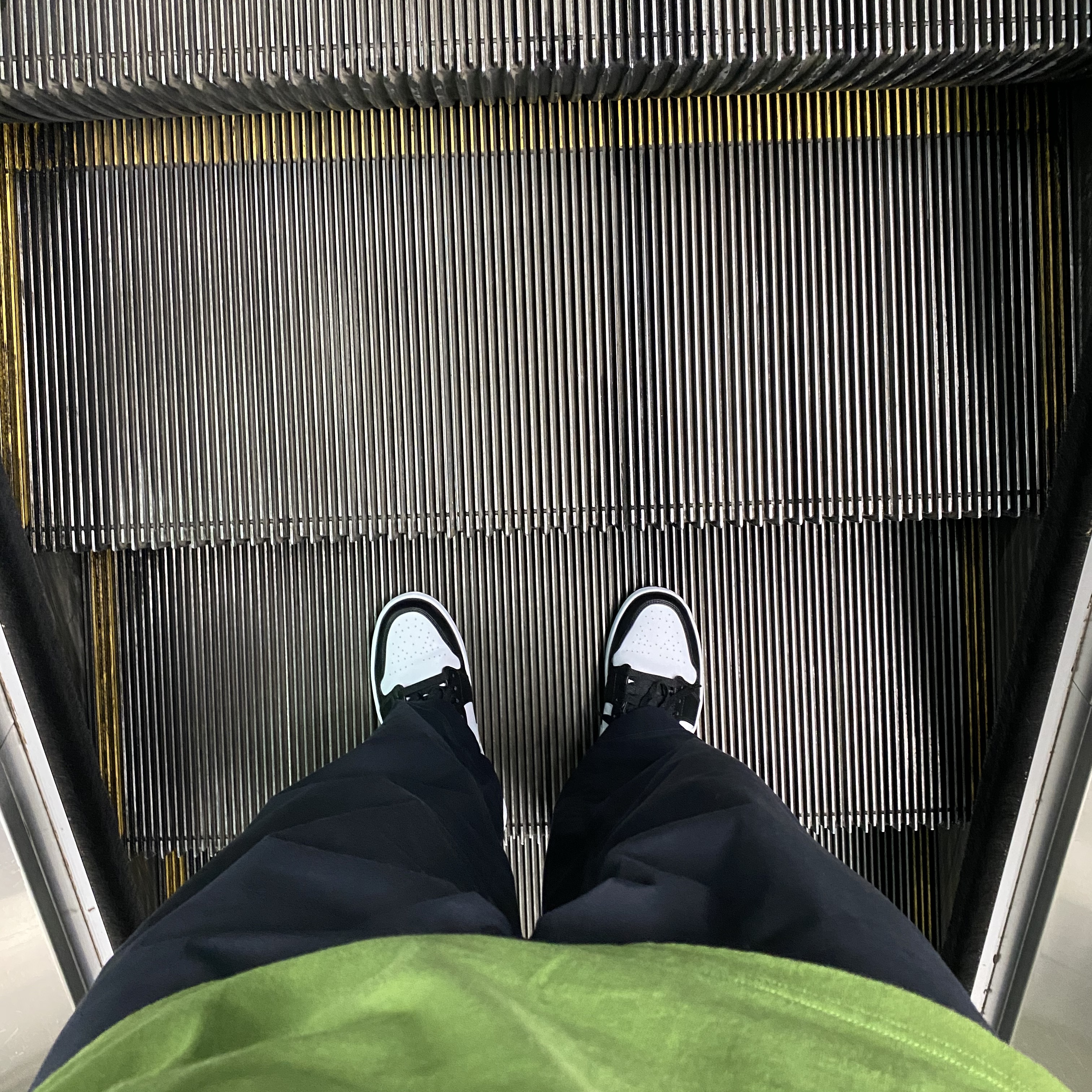 Jordan 1 Low Black Particle Grey 착용 스타일