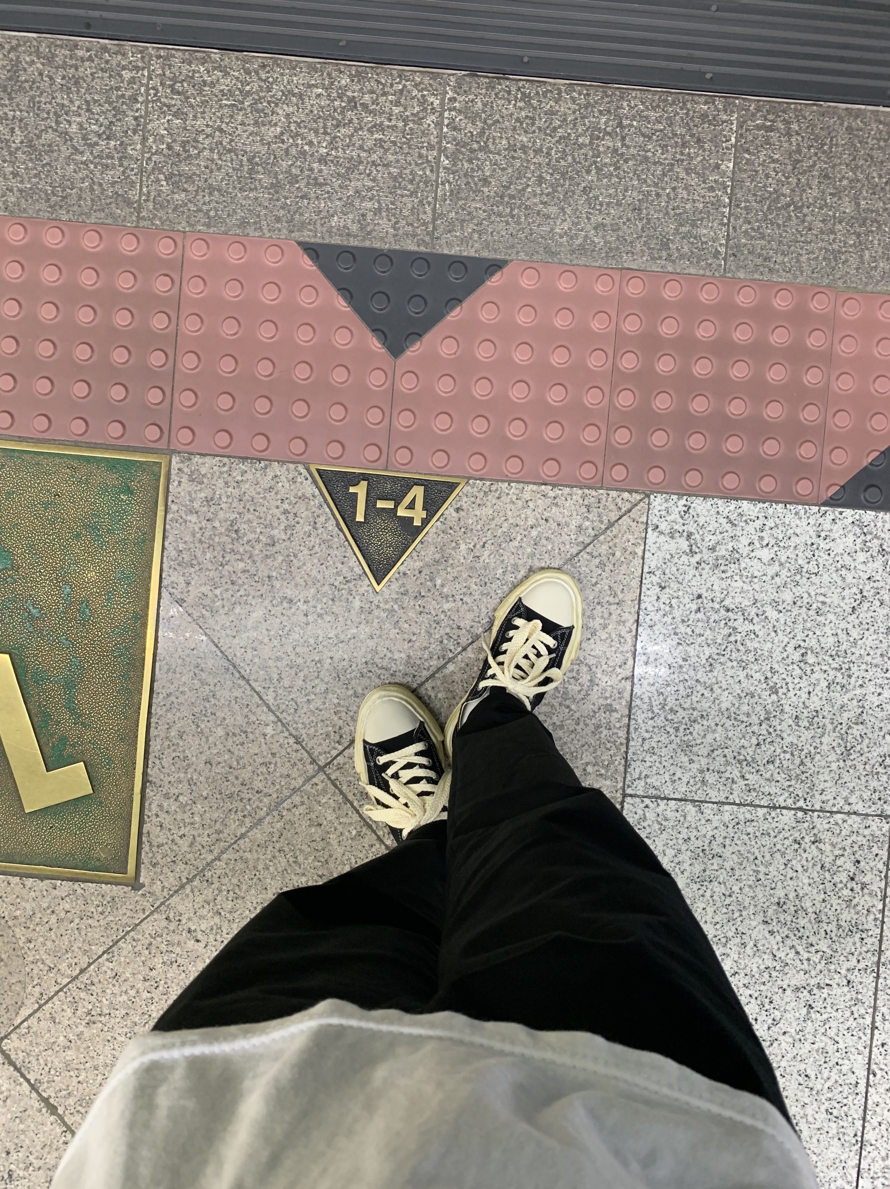 Maison Mihara Yasuhiro Peterson OG Sole OD Canvas Low-top Sneakers Black 착용 스타일