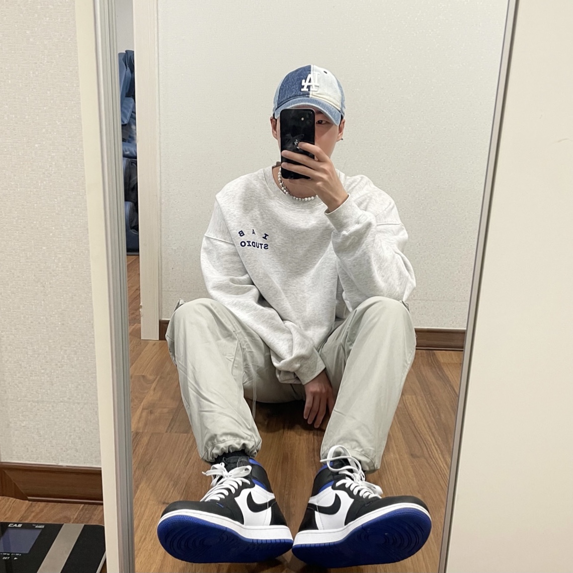 Jordan 1 Retro High OG Royal Toe, IAB Studio Sweatshirt Light Gray - 19FW 착용 스타일