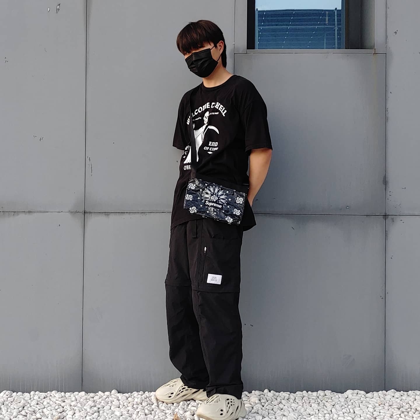 Adidas Yeezy Foam RNNR Sand, Supreme Bandana Tarp Side Bag Black - 21SS 착용 스타일