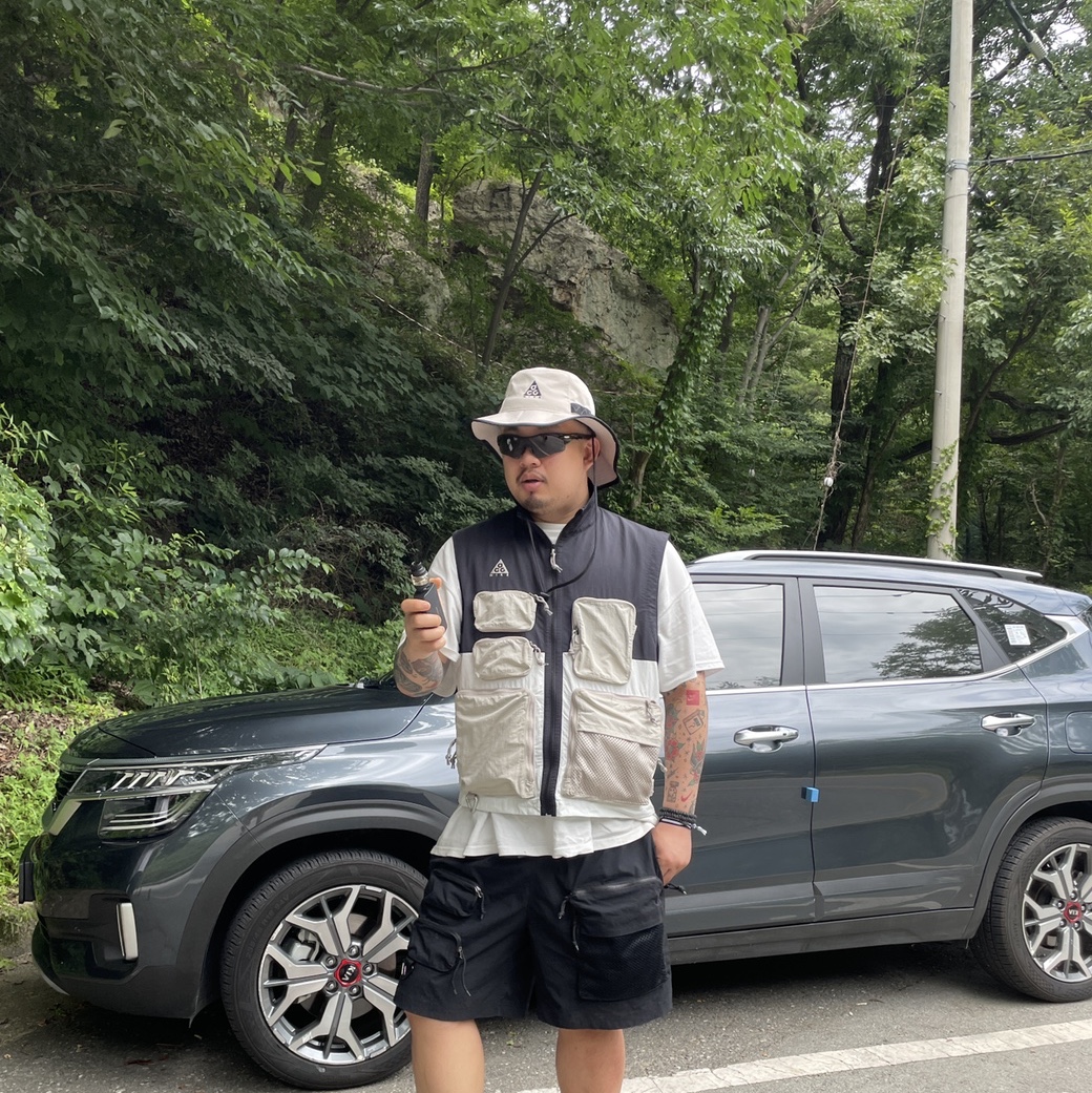 Nike ACG Mountain Fly Low Fossil Stone, Nike ACG Cargo Shorts Black - Asia 착용 스타일