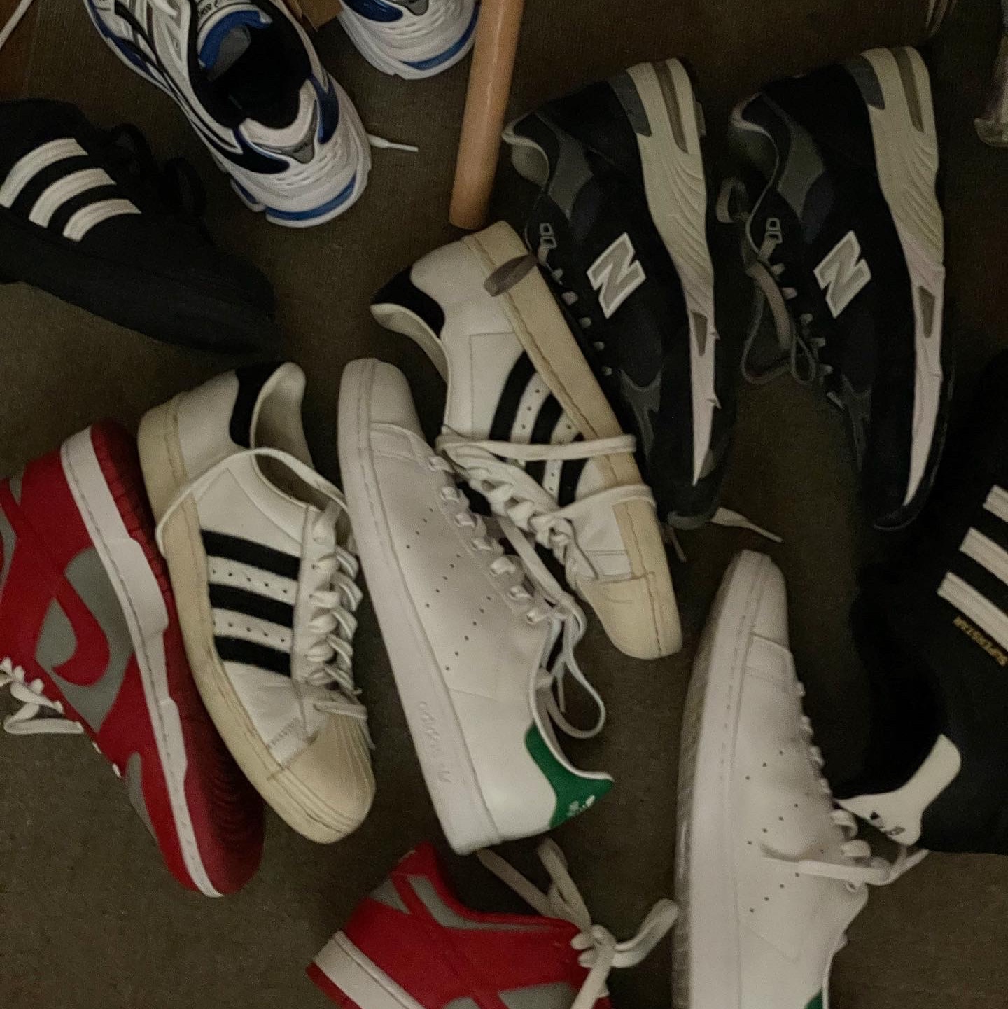 Adidas Superstar Premium White Black, Adidas Stan Smith Vegan White Green 착용 스타일