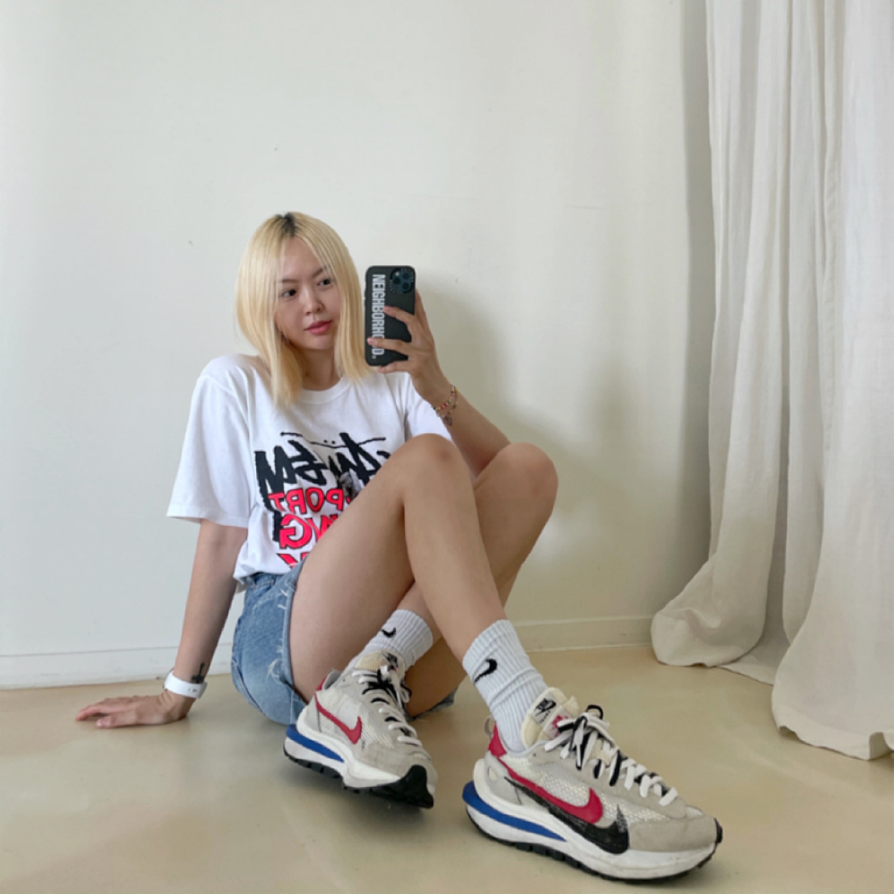 Stussy x Off-White 40 WT T-Shirt, Nike x Sacai VaporWaffle Royal Fuchsia 착용 스타일