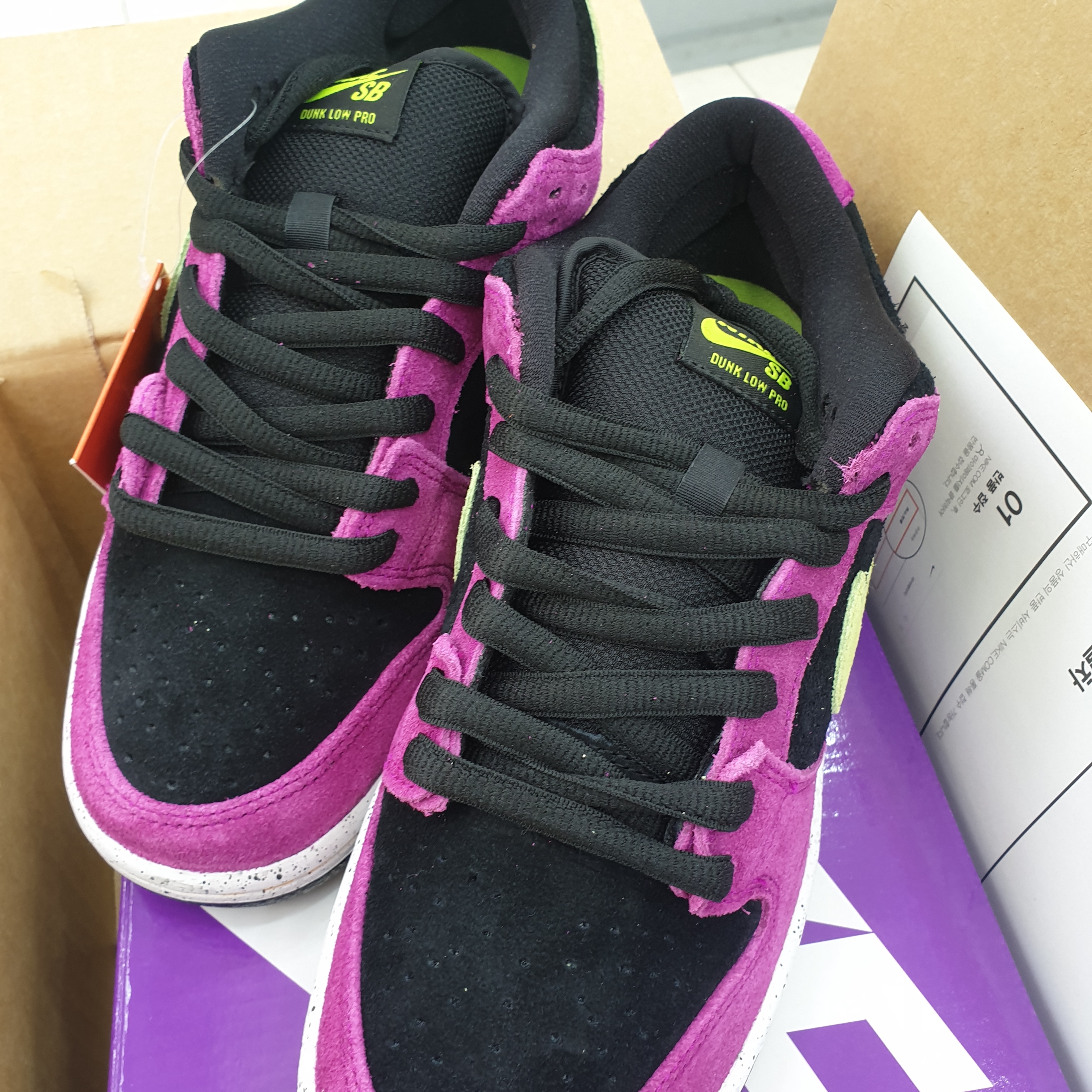 Nike SB Dunk Low Pro Red Plum 착용 스타일 - 3