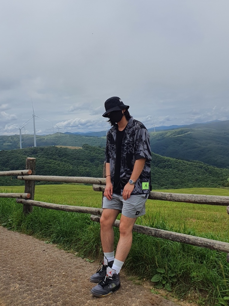 Jordan 5 x Off-White Retro SP Black Muslin, Nike x Stussy Bucket Hat Black 착용 스타일