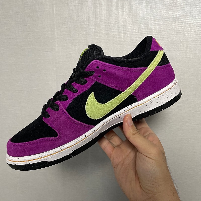 Nike SB Dunk Low Pro Red Plum 착용 스타일