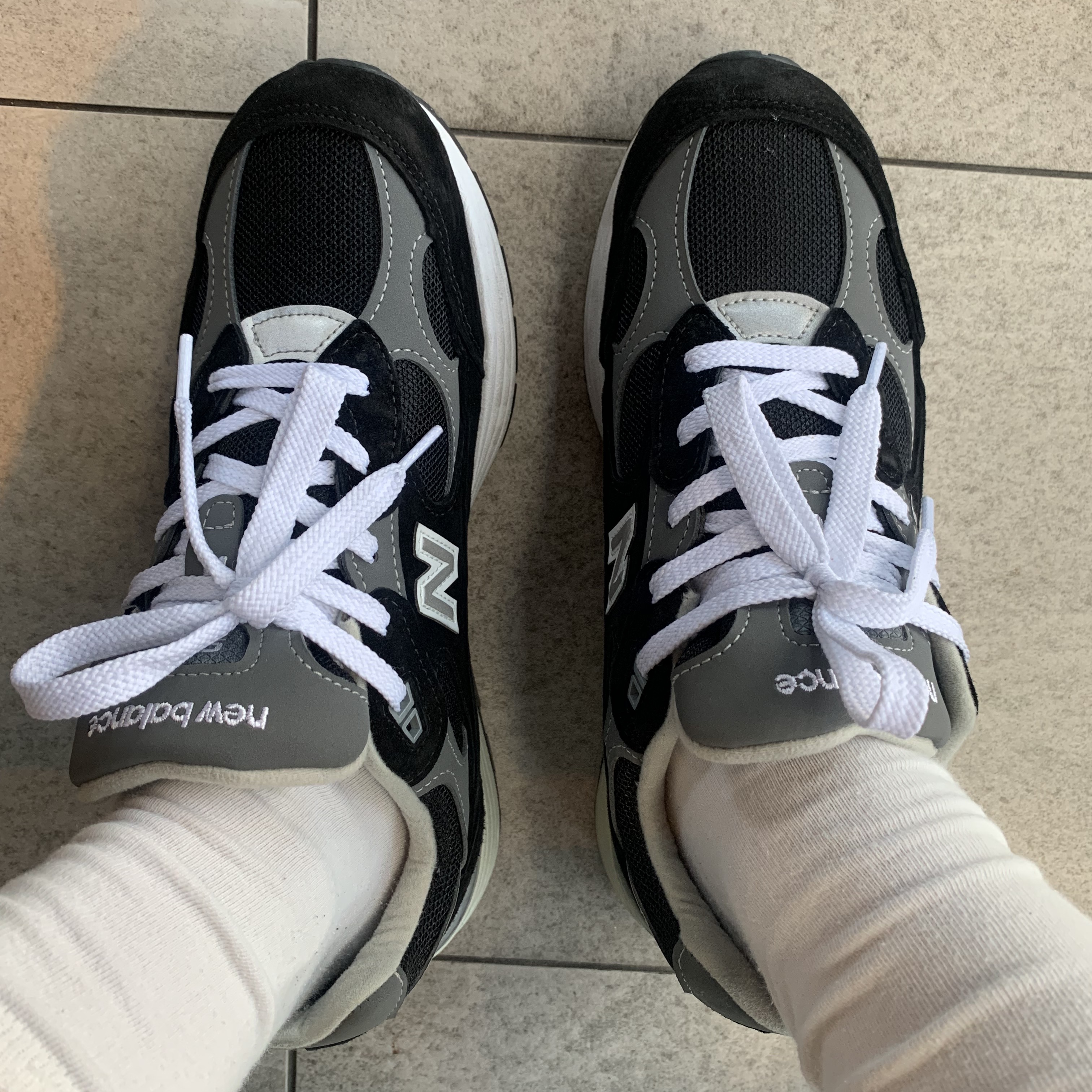 New Balance 992 Made in USA Black Grey 착용 스타일 - 2