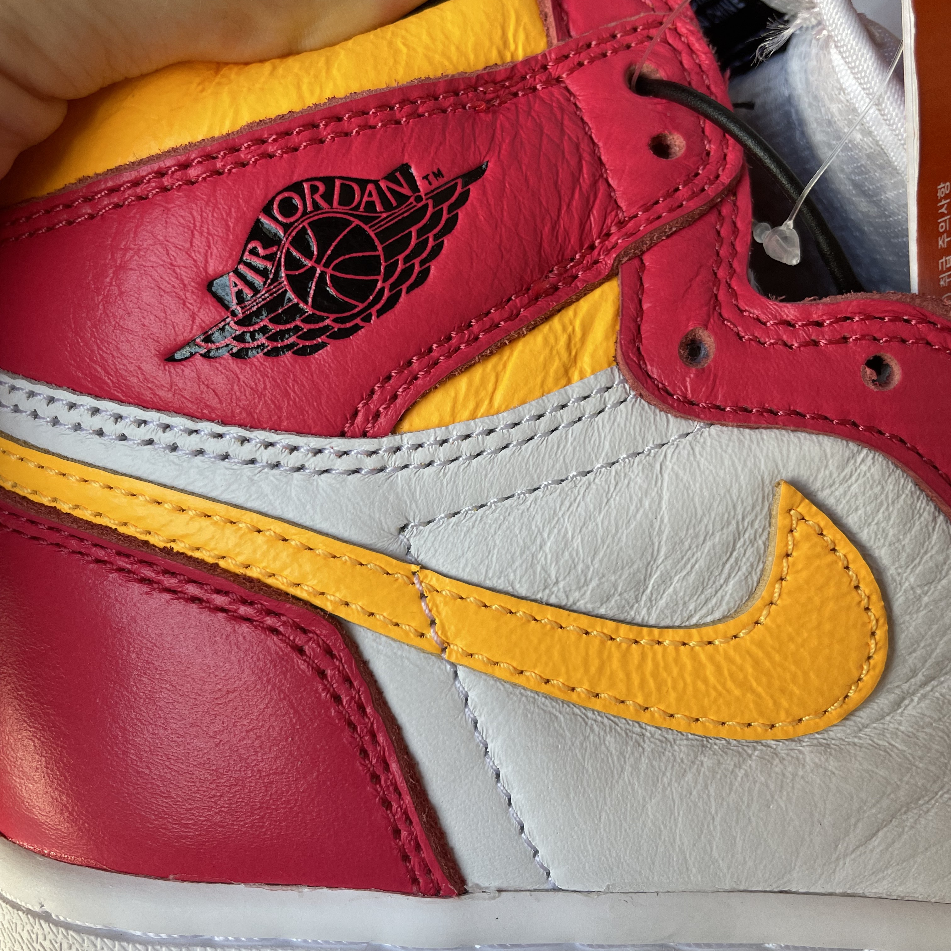 Jordan 1 Retro High OG Light Fusion Red 착용 스타일 - 1