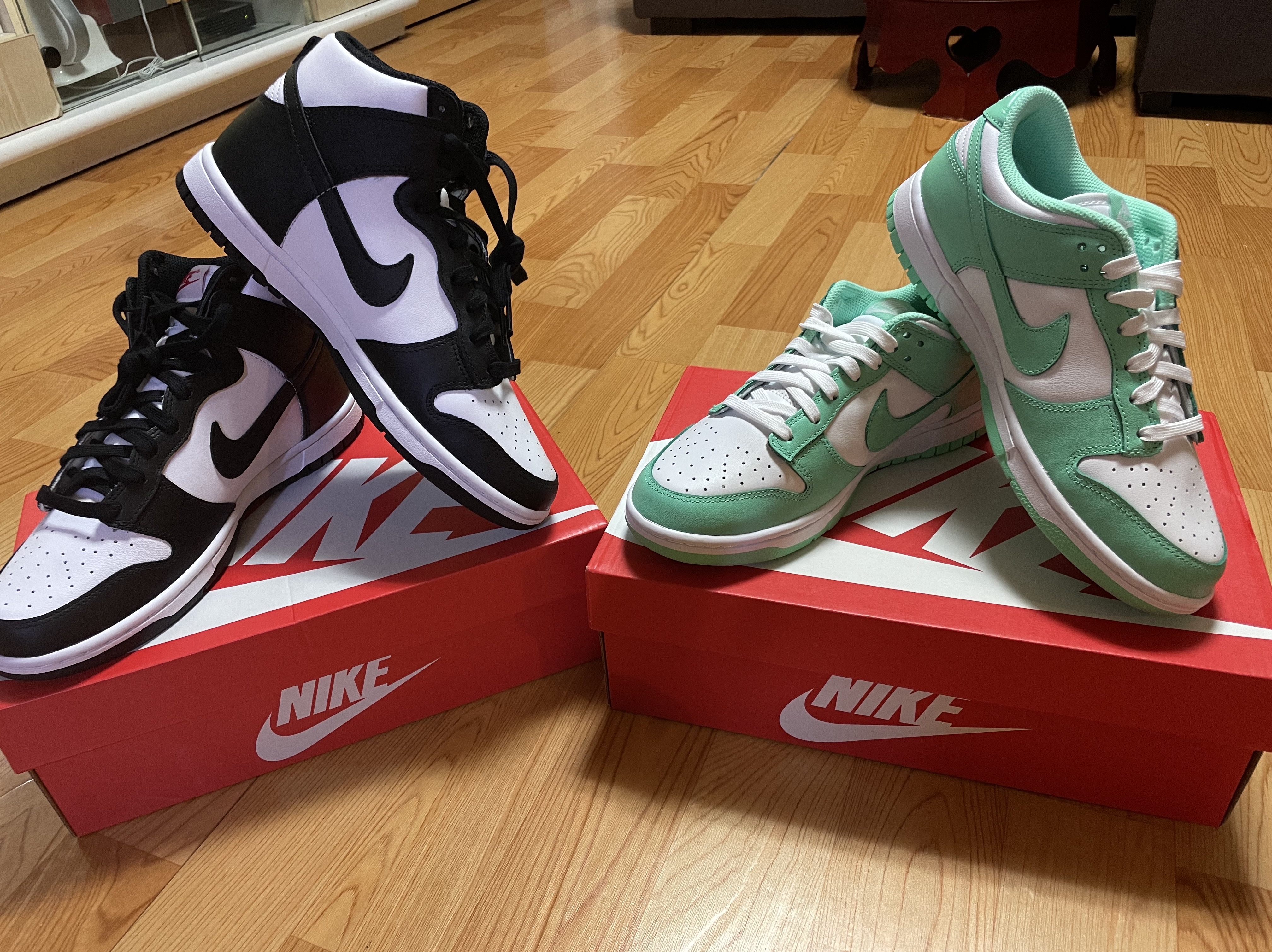 Nike Dunk High Retro Black and White, (W) Nike Dunk Low Green Glow 착용 스타일