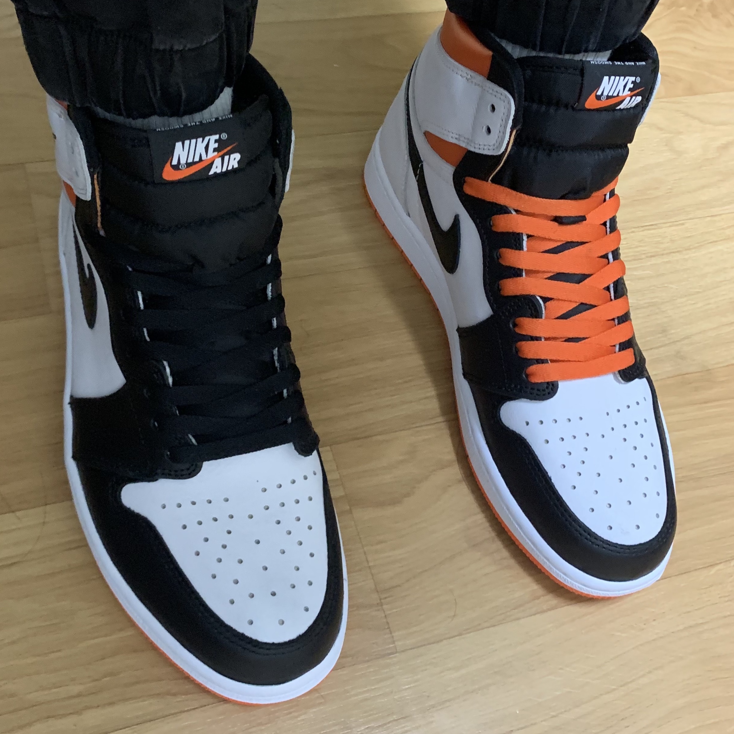 Jordan 1 Retro High OG Electro Orange 착용 스타일 - 3
