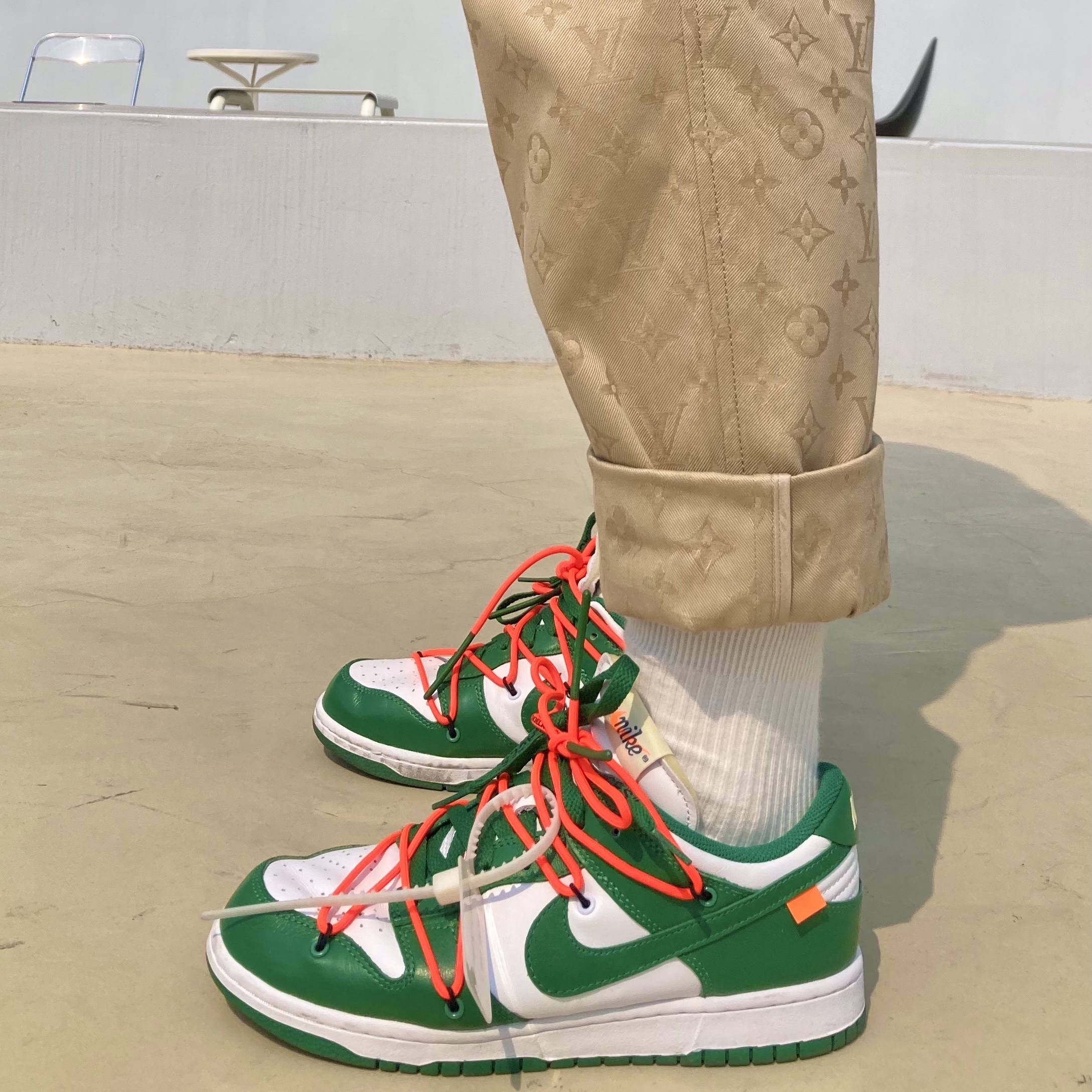 Nike x Off-White Dunk Low Pine Green 착용 스타일 - 2