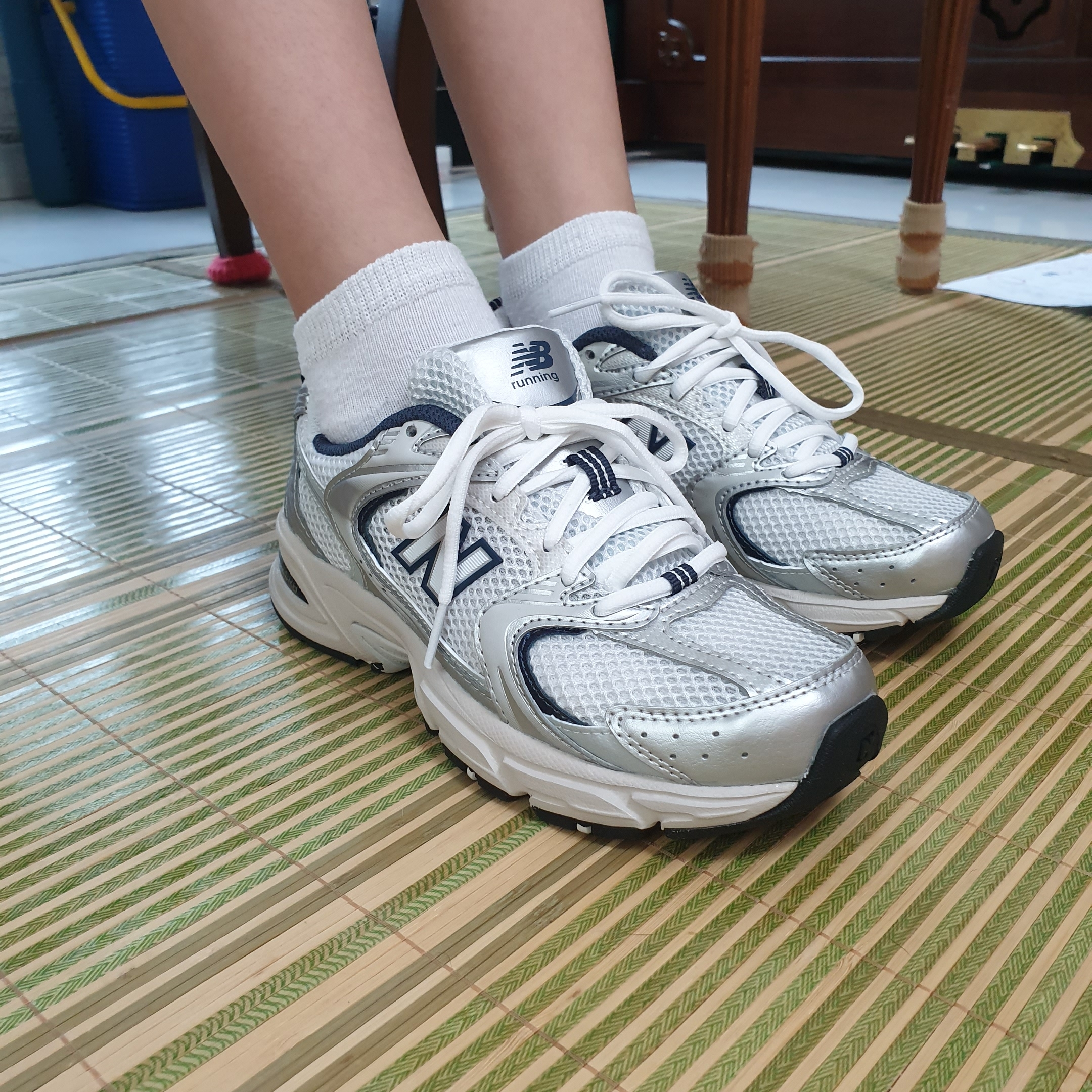 New Balance 530 Steel Grey 착용 스타일