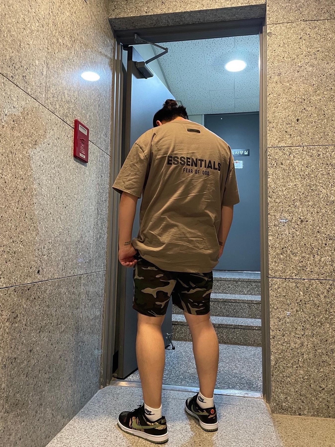 Essentials T-Shirt Taupe - 21SS, Nike Dunk Low SE Black Multi Camo 착용 스타일