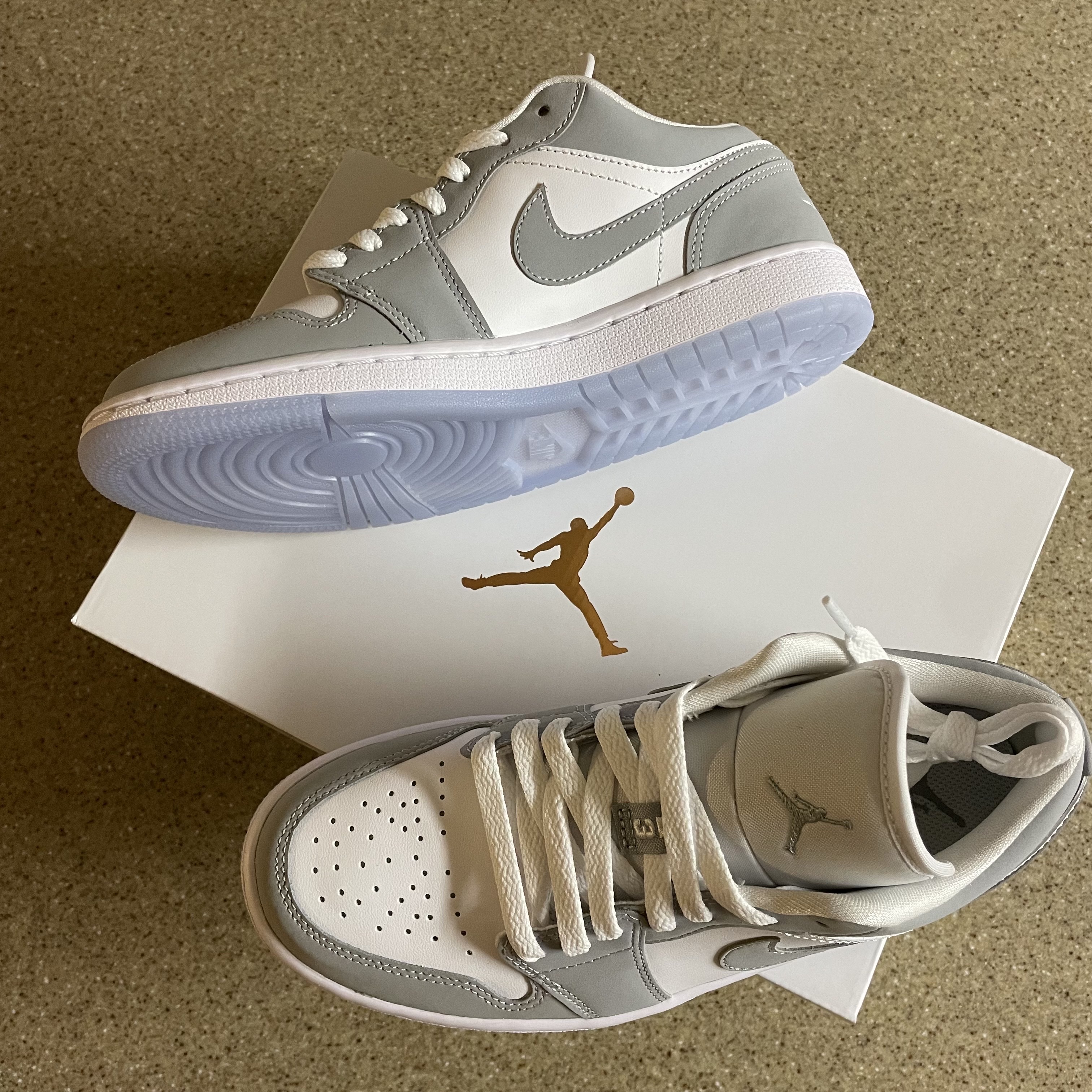 Nike x Sacai Blazer Low Classic Green, (W) Jordan 1 Low White Wolf Grey 착용 스타일 - 2