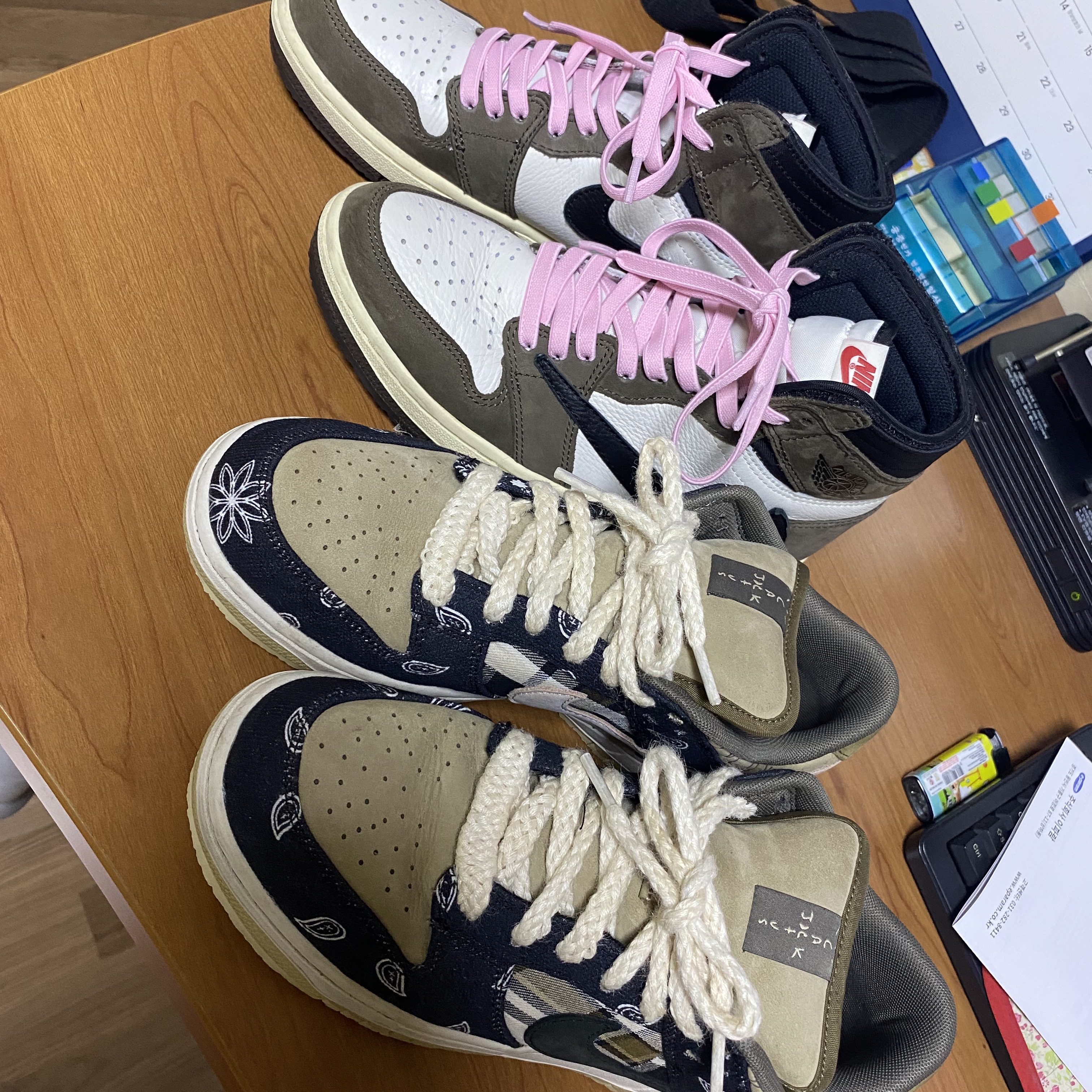 Nike x Travis Scott SB Dunk Low, Jordan 1 x Travis Scott Retro High OG SP Mocha 착용 스타일