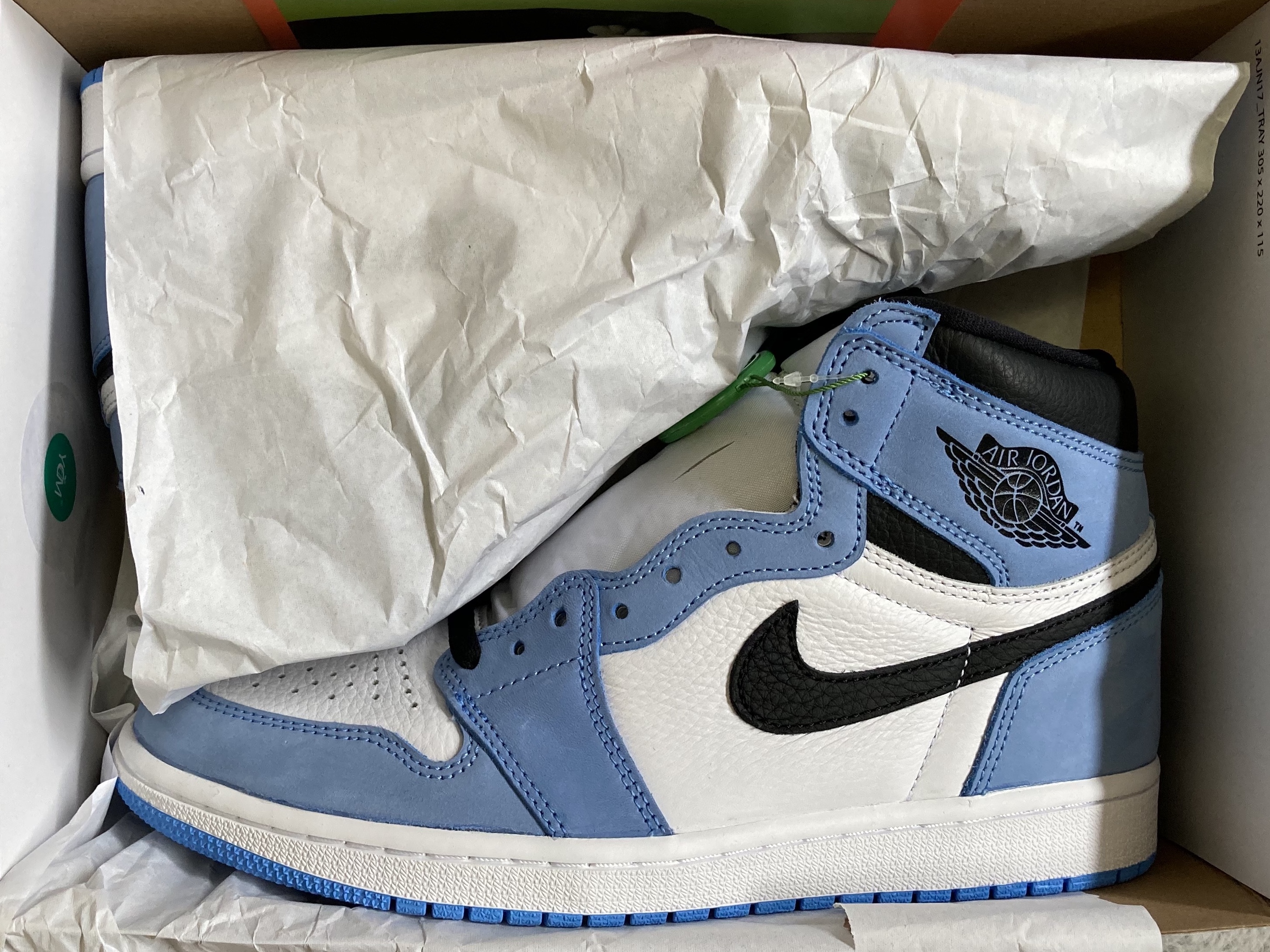 Jordan 1 Retro High OG University Blue 착용 스타일 - 2
