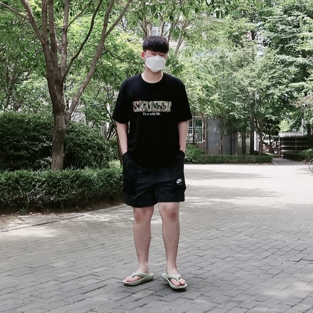 Stussy It's A Wild Life T-Shirt Black, New Balance x Taw&Toe Flip Flop Light Green 착용 스타일
