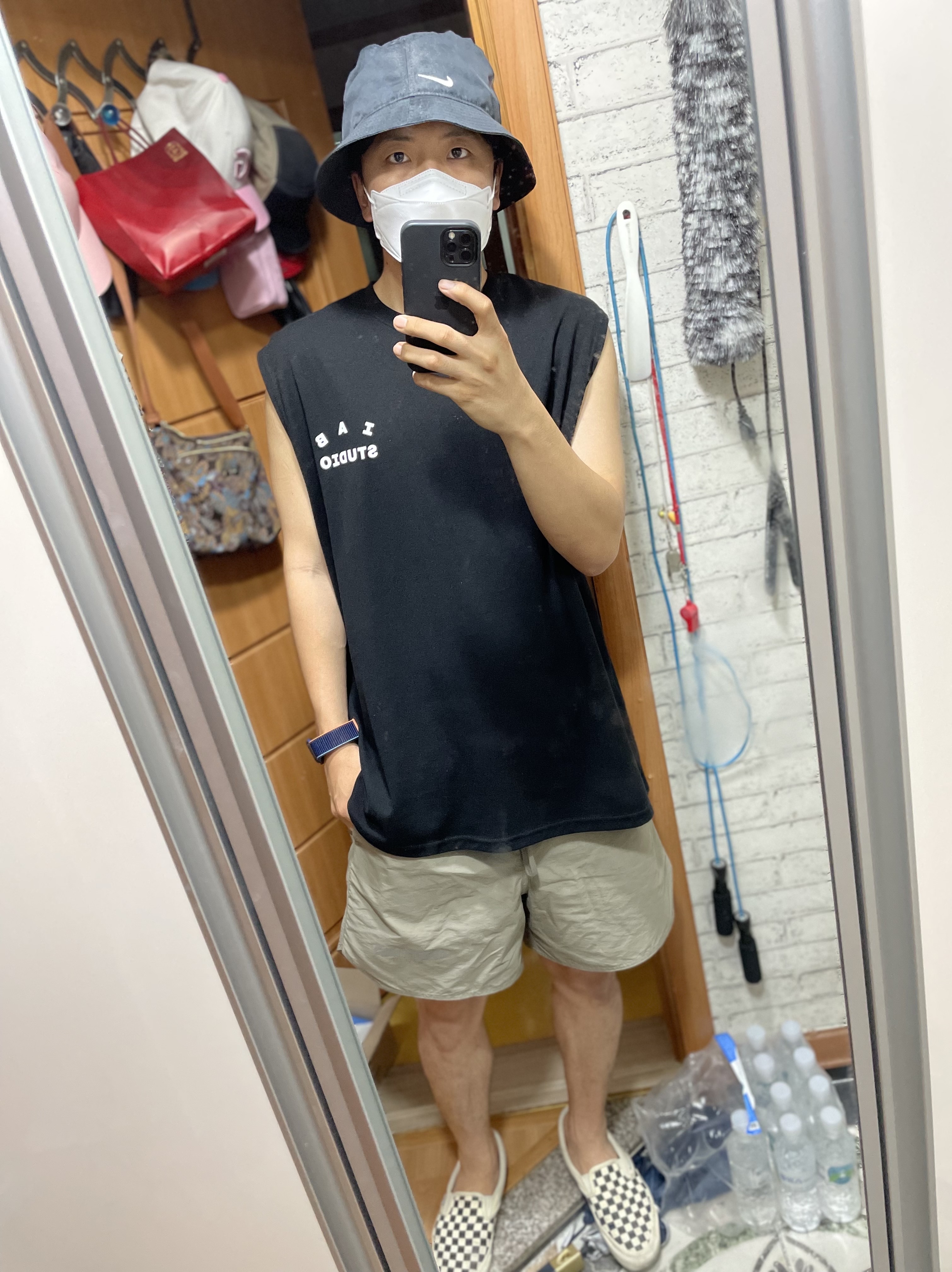 Essentials Volley Shorts Taupe - 21SS, Vans Vault OG Classic Slip-On Checkerboard 착용 스타일