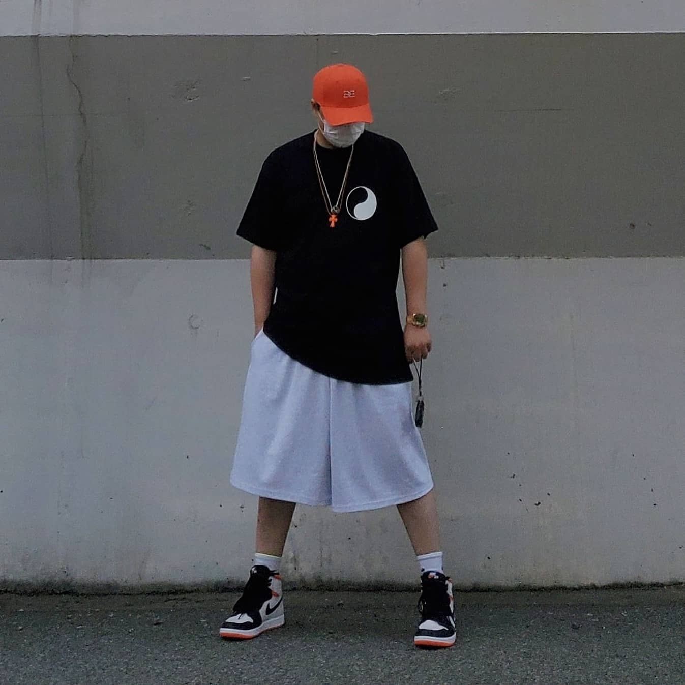 Jordan 1 Retro High OG Electro Orange, Stussy x Our Legacy Ying Yang Pig. Dyed T-Shirt Black 착용 스타일 - 3