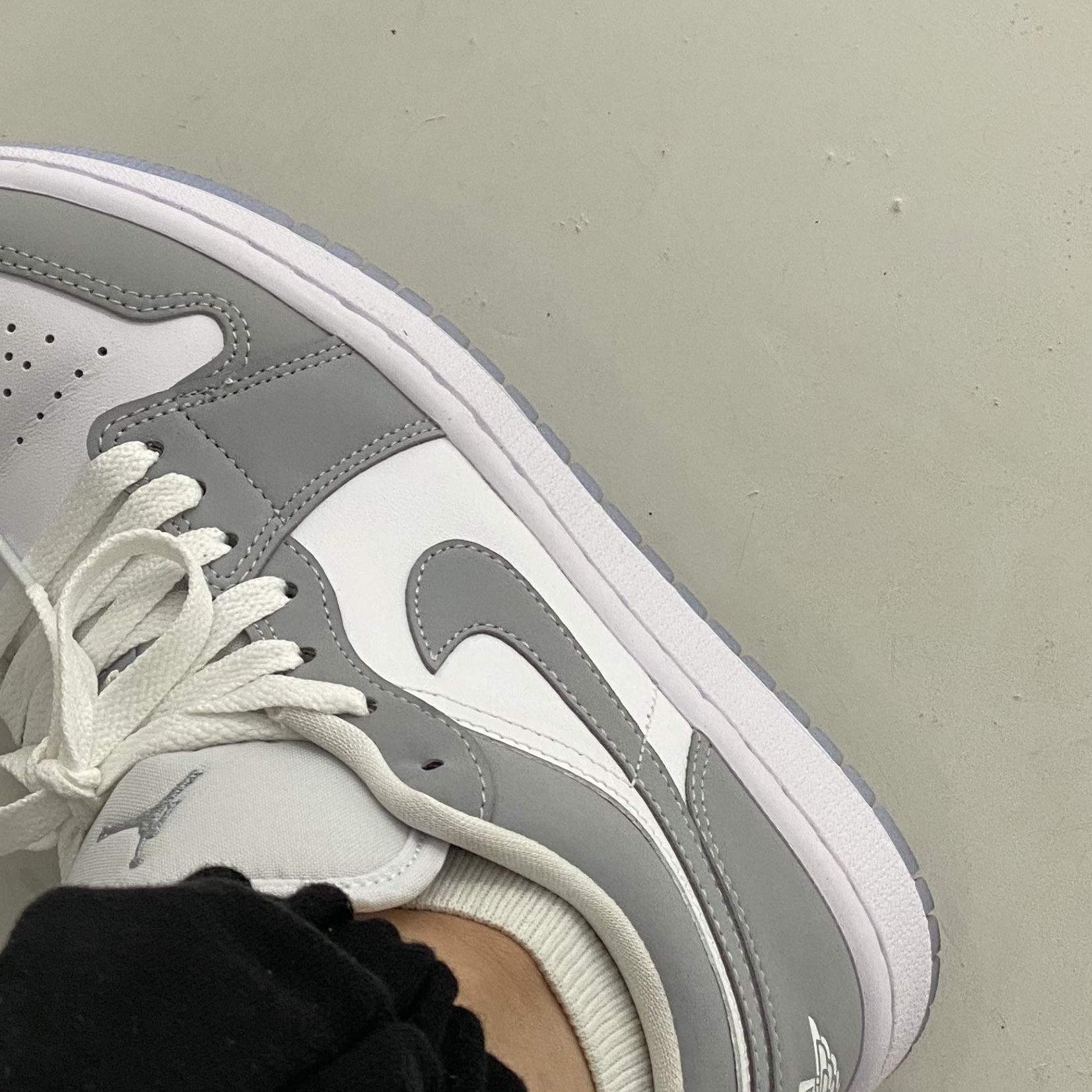 (W) Jordan 1 Low White Wolf Grey 착용 스타일