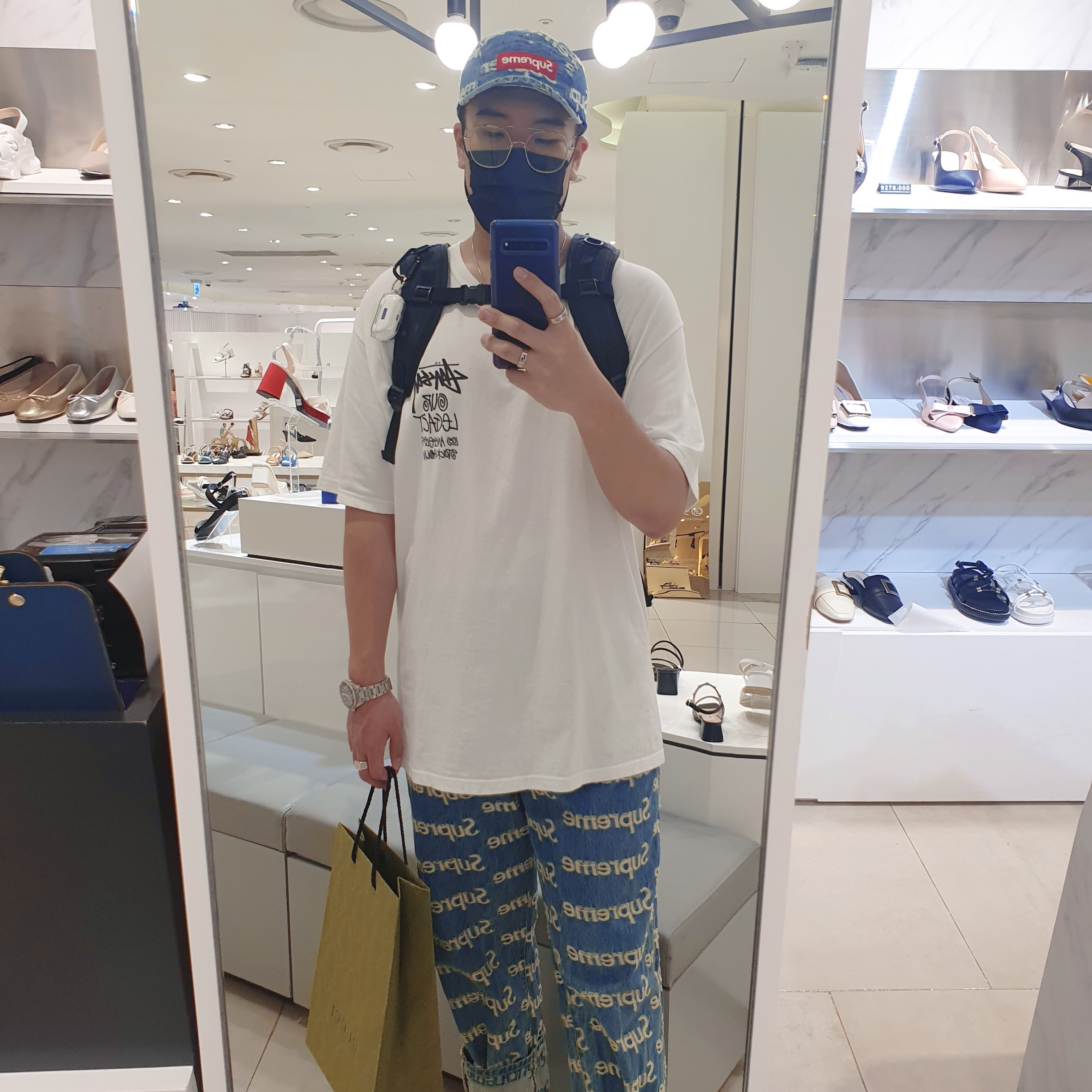 Supreme Frayed Logos Regular Jean Blue - 21SS, Stussy x Our Legacy Surfman T-Shirt White - 21SS 착용 스타일