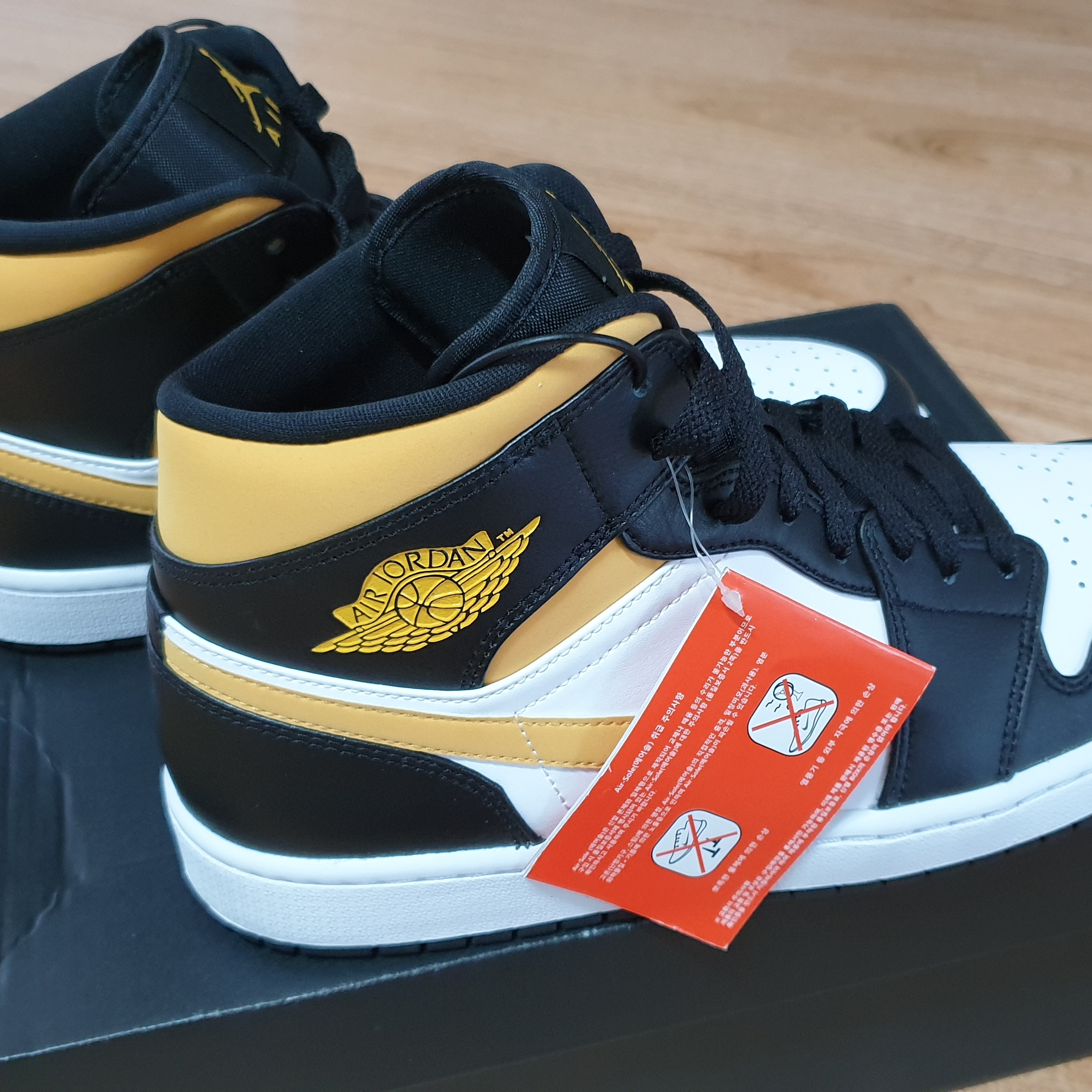 Jordan 1 Mid Pollen 착용 스타일 - 5