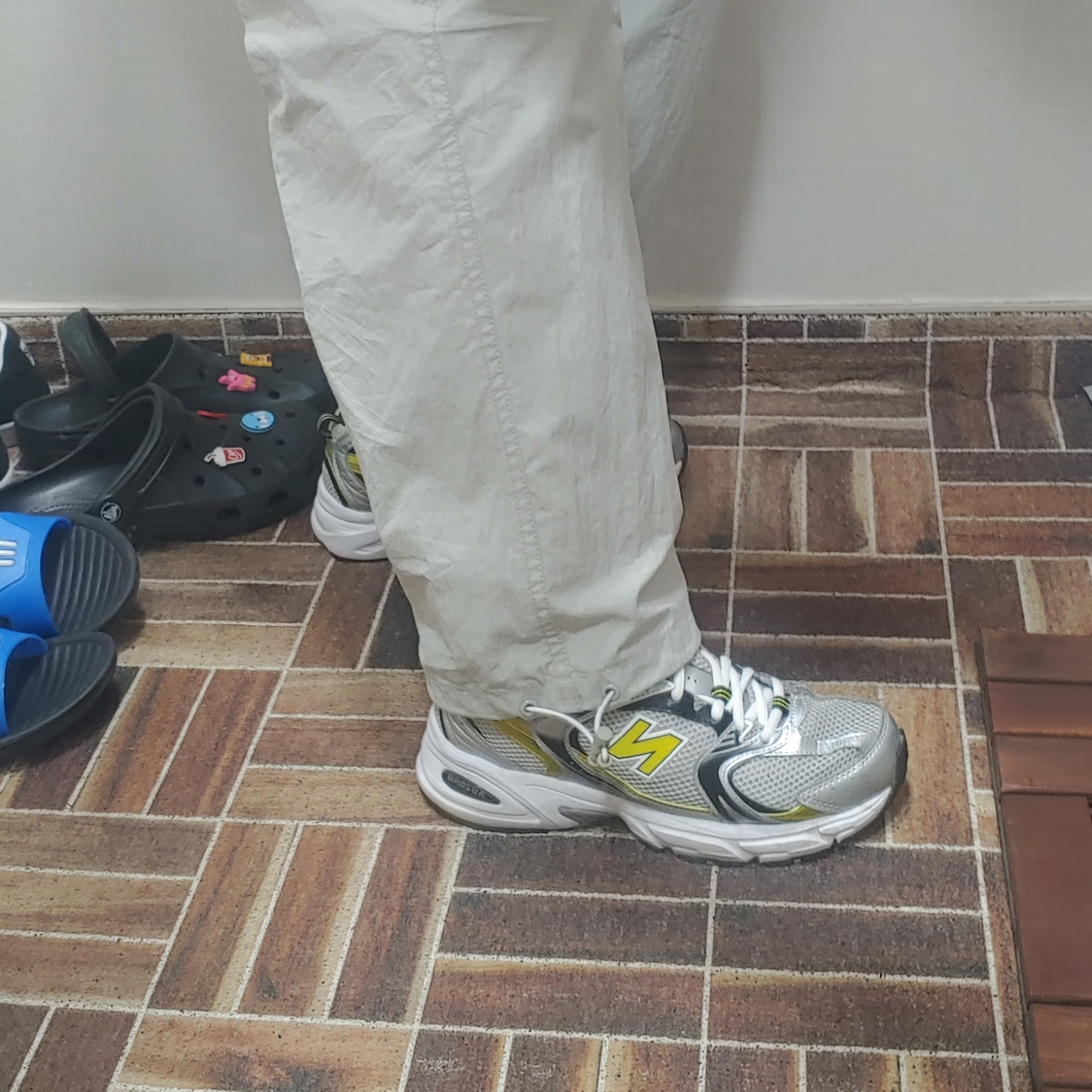 New Balance 530 Silver 착용 스타일