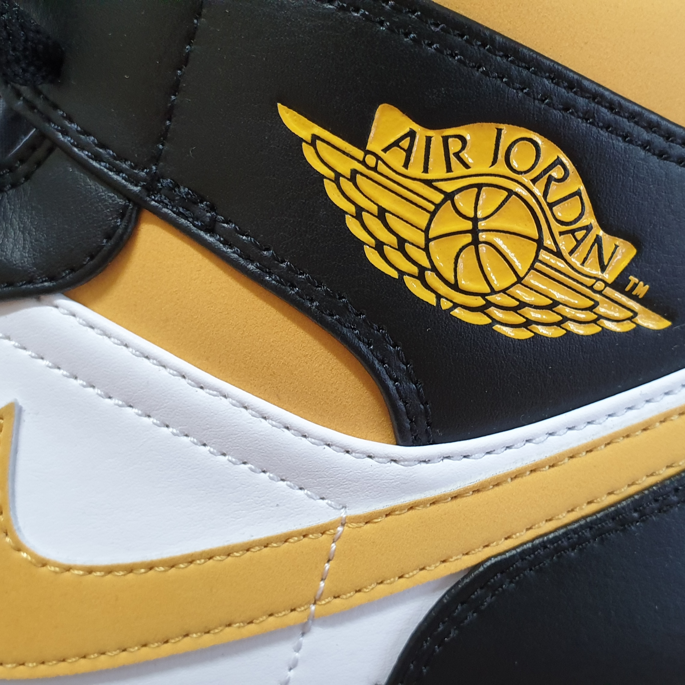 Jordan 1 Mid Pollen 착용 스타일 - 4