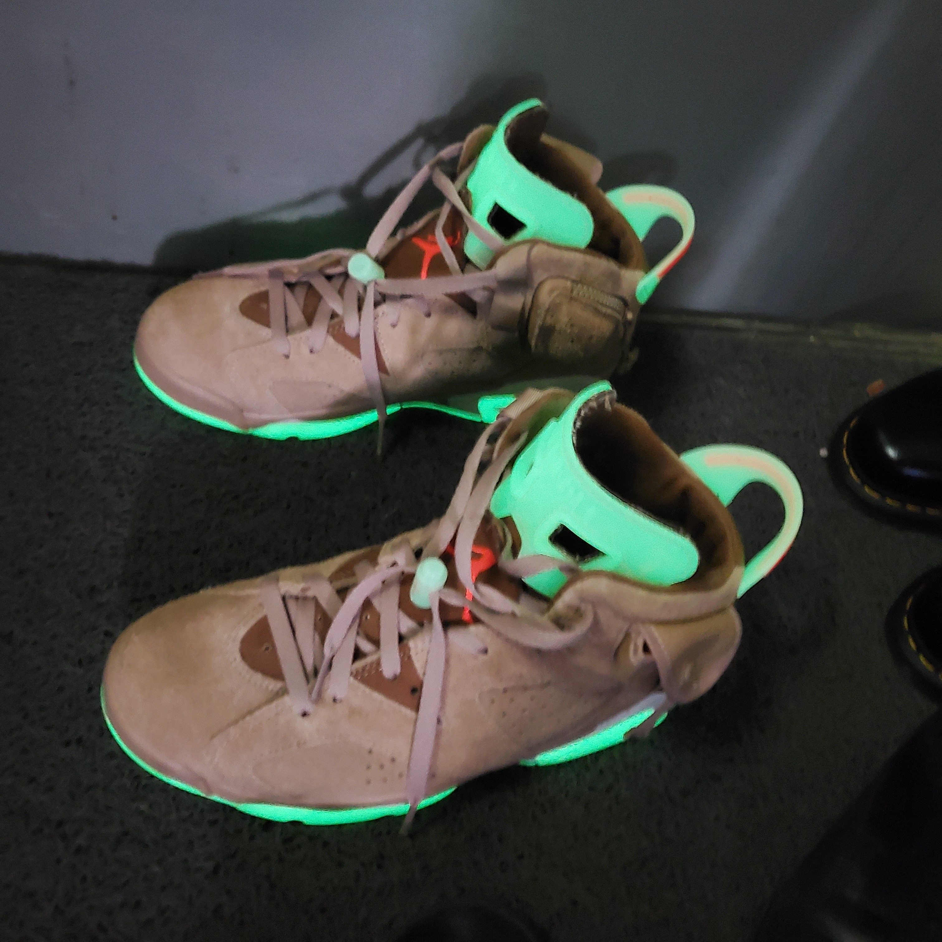 Jordan 6 x Travis Scott Retro SP British Khaki 착용 스타일 - 3